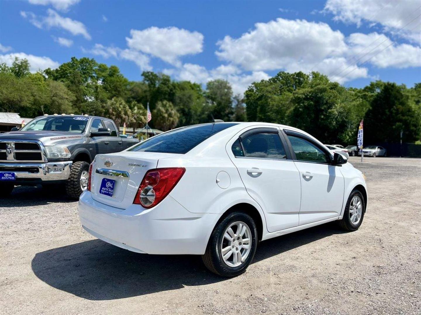 2016 White /Grey Chevrolet Sonic (1G1JC5SH4G4) with an 1.8l I-4 MFI Dohc Flex 1. engine, Automatic transmission, located at 745 East Steele Rd., West Columbia, SC, 29170, (803) 755-9148, 33.927212, -81.148483 - Special Internet Price! 2016 Chevrolet Sonic LT with Chevrolet MyLink radio, AM/FM stereo, Cruise control, Air conditioning, Front bucket seats, Rear bench 60/40 seat, Powered windows, Powered door locks, Plus more! - Photo#2