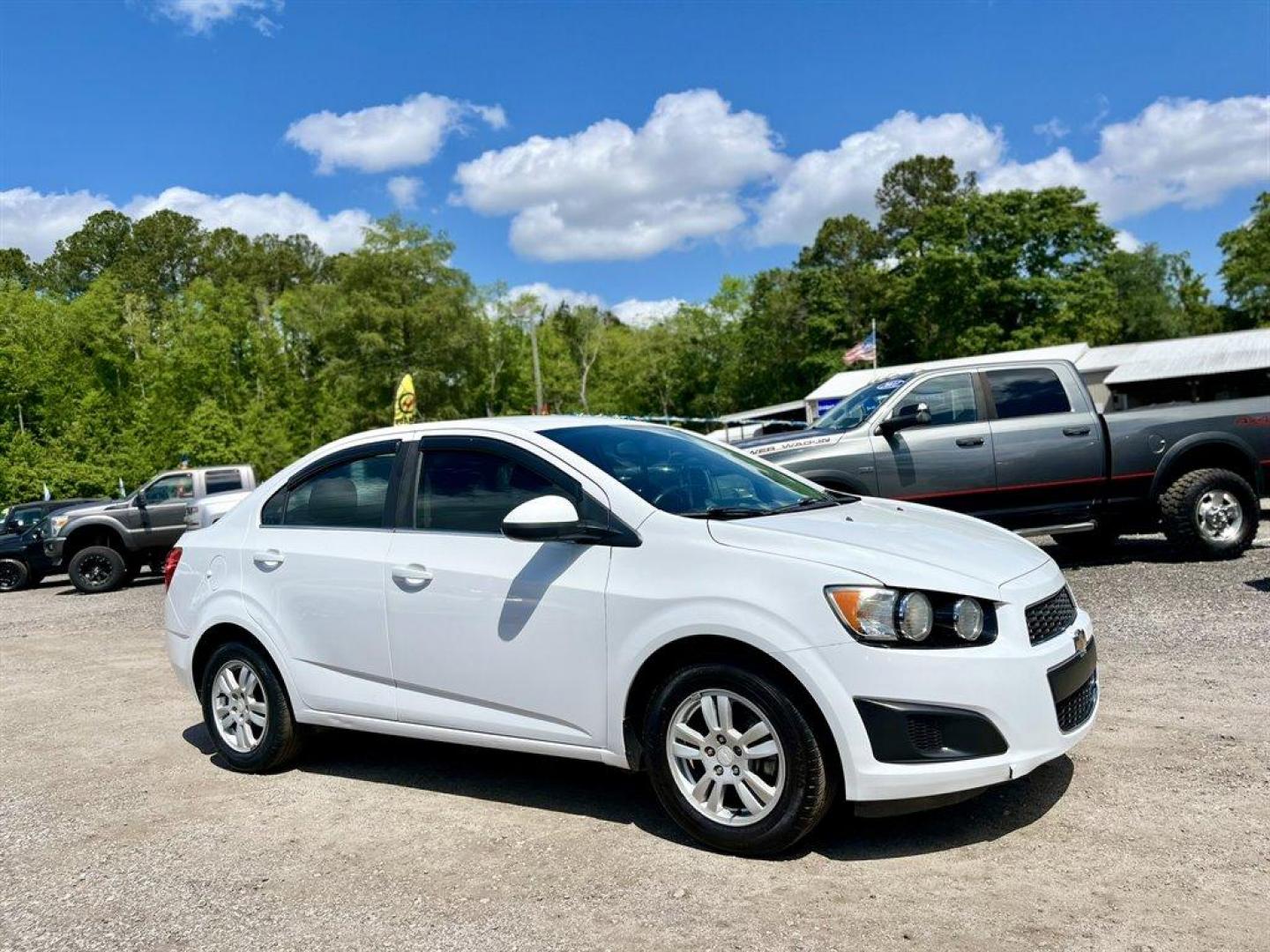 2016 White /Grey Chevrolet Sonic (1G1JC5SH4G4) with an 1.8l I-4 MFI Dohc Flex 1. engine, Automatic transmission, located at 745 East Steele Rd., West Columbia, SC, 29170, (803) 755-9148, 33.927212, -81.148483 - Special Internet Price! 2016 Chevrolet Sonic LT with Chevrolet MyLink radio, AM/FM stereo, Cruise control, Air conditioning, Front bucket seats, Rear bench 60/40 seat, Powered windows, Powered door locks, Plus more! - Photo#3