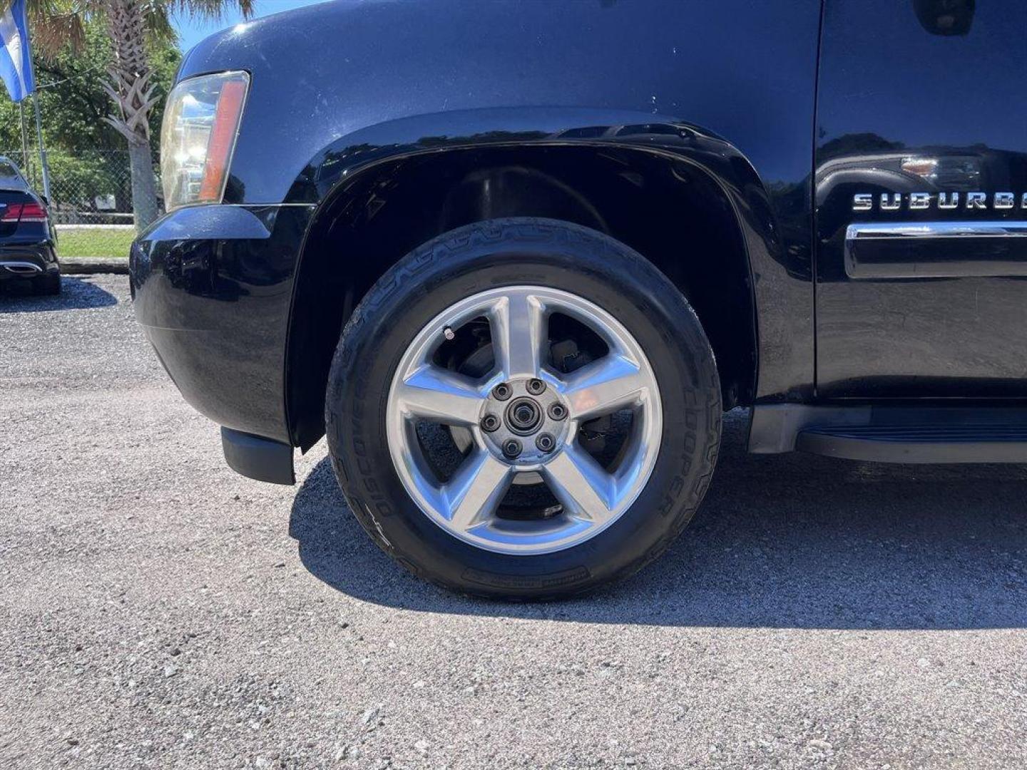 2014 Black /Black Chevrolet Suburban (1GNSKKE71ER) with an 5.3l V8 SFI Flex 5.3l engine, Automatic transmission, located at 745 East Steele Rd., West Columbia, SC, 29170, (803) 755-9148, 33.927212, -81.148483 - Special Internet Price! 2014 Chevrolet Suburban 1500 LTZ with Bluetooth, AM/FM radio, Backup camera, Navigation, Cruise control, Keyless entry, Sunroof, Leather interior, 3rd row seating, Powered driver seat, Duel rear entertainment, Powered liftgate, Powered windows, Powered door locks, Plus more! - Photo#40