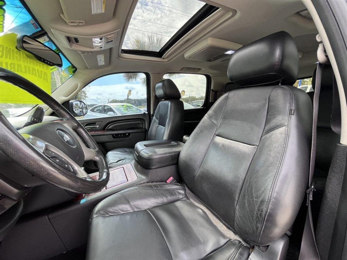 2014 Black /Black Chevrolet Suburban (1GNSKKE71ER) with an 5.3l V8 SFI Flex 5.3l engine, Automatic transmission, located at 745 East Steele Rd., West Columbia, SC, 29170, (803) 755-9148, 33.927212, -81.148483 - Special Internet Price! 2014 Chevrolet Suburban with AM/FM/SiriusXM stereo, Bluetooth for phone, Bose Centerpoint Surround Sound 10-speaker system, Backup camera, Navigation, Cruise control, Leather interior, Third row seating, Rear entertainment, Tri-zone air conditioning, Sunroof, Powered windows, - Photo#24