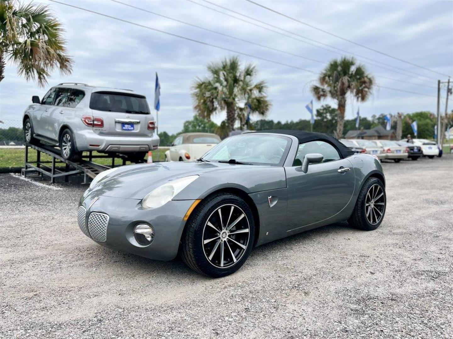 2006 Grey /Black Pontiac Solstice (1G2MB33B96Y) with an 2.4l I-4 MPI 2.4l engine, Manual transmission, located at 745 East Steele Rd., West Columbia, SC, 29170, (803) 755-9148, 33.927212, -81.148483 - Special Internet Price! 2006 Pontiac Solstice with AM/FM stereo with CD player, Manual transmission, Leather interior, Front bucket seats, Powered windows, Powered door locks, Plus more! - Photo#0