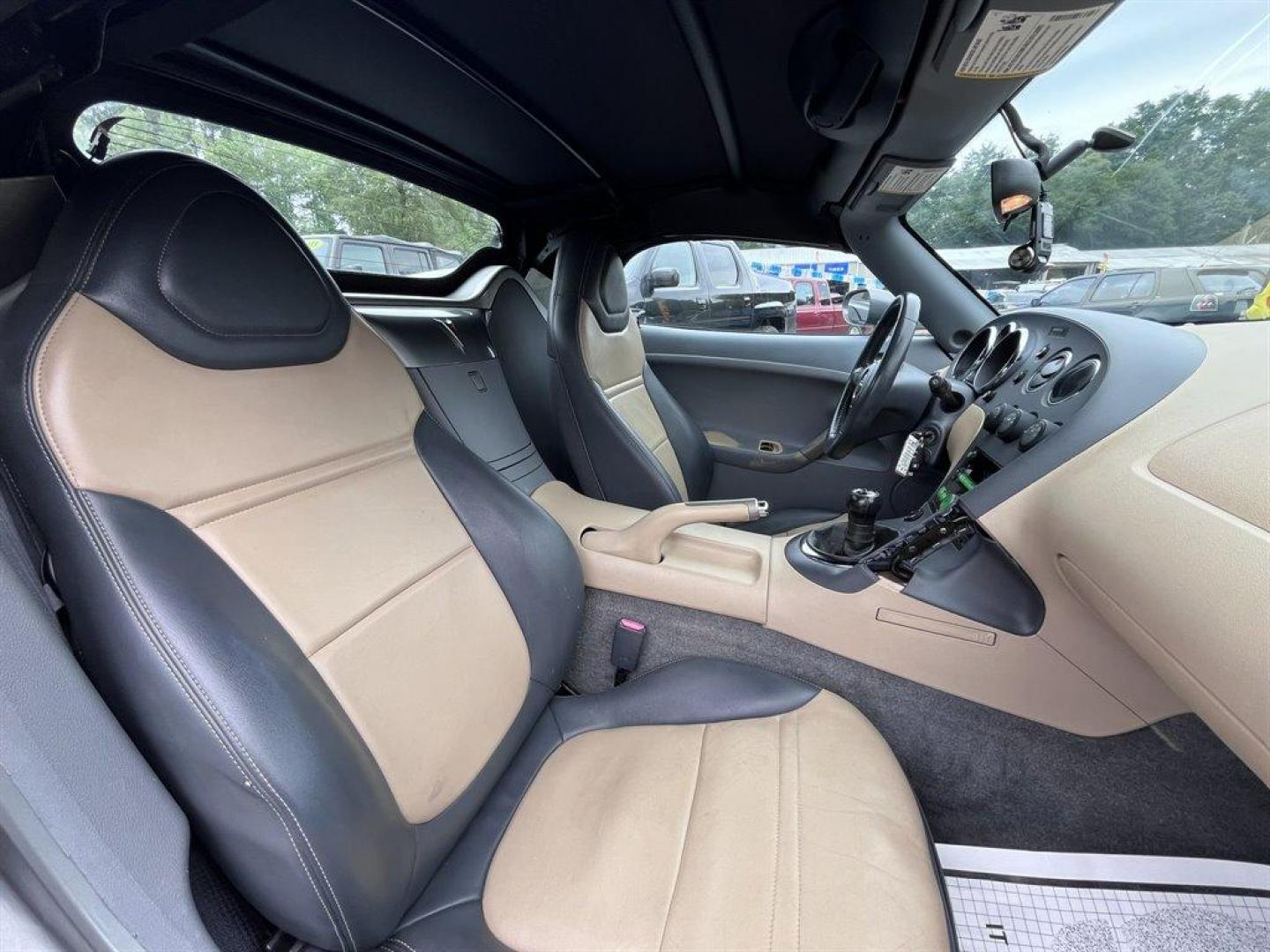 2006 Grey /Black Pontiac Solstice (1G2MB33B96Y) with an 2.4l I-4 MPI 2.4l engine, Manual transmission, located at 745 East Steele Rd., West Columbia, SC, 29170, (803) 755-9148, 33.927212, -81.148483 - Special Internet Price! 2006 Pontiac Solstice with AM/FM stereo with CD player, Manual transmission, Leather interior, Front bucket seats, Powered windows, Powered door locks, Plus more! - Photo#14