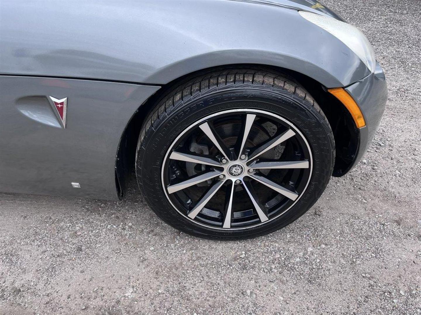 2006 Grey /Black Pontiac Solstice (1G2MB33B96Y) with an 2.4l I-4 MPI 2.4l engine, Manual transmission, located at 745 East Steele Rd., West Columbia, SC, 29170, (803) 755-9148, 33.927212, -81.148483 - Special Internet Price! 2006 Pontiac Solstice with AM/FM stereo with CD player, Manual transmission, Leather interior, Front bucket seats, Powered windows, Powered door locks, Plus more! - Photo#15