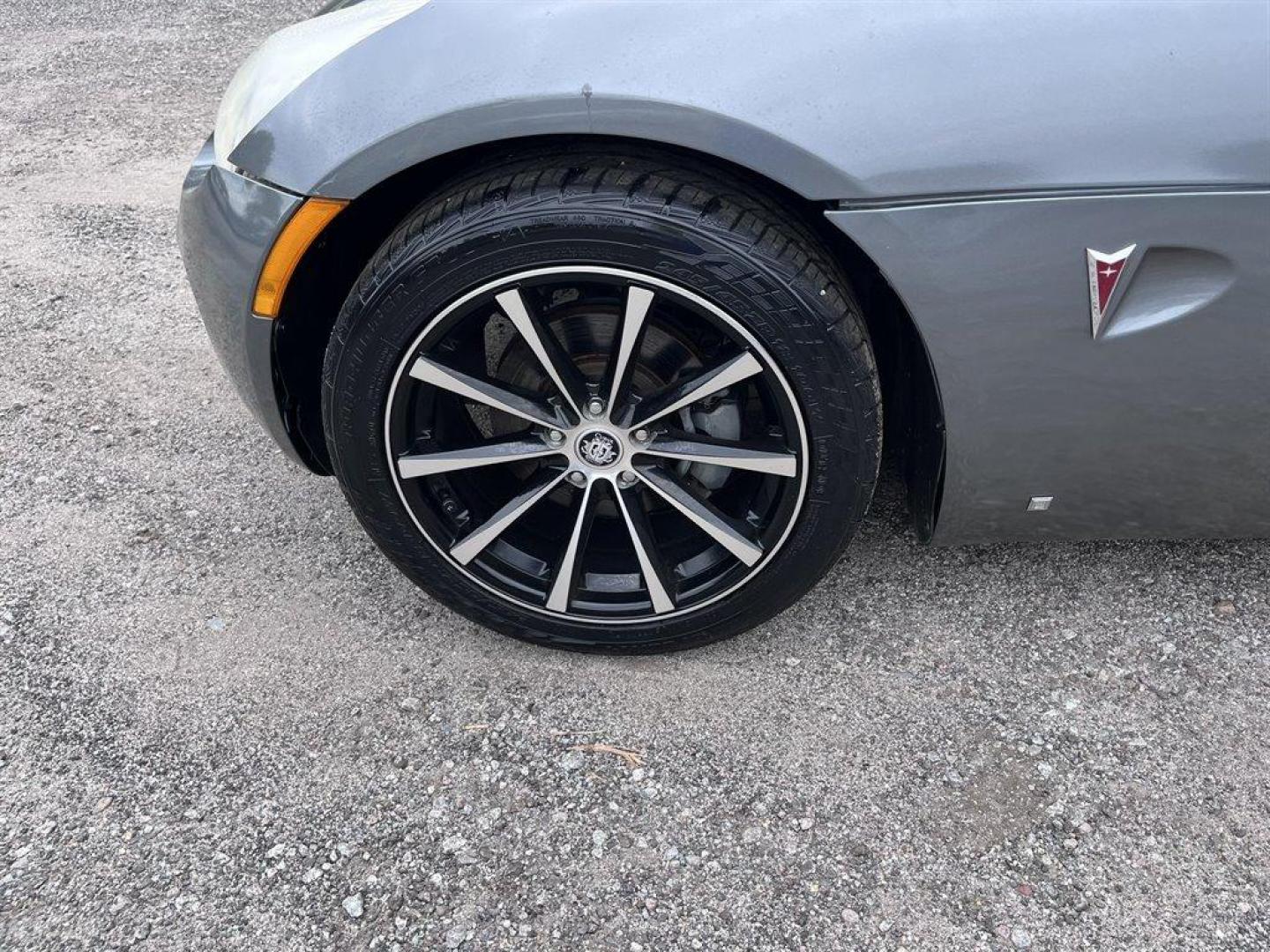 2006 Grey /Black Pontiac Solstice (1G2MB33B96Y) with an 2.4l I-4 MPI 2.4l engine, Manual transmission, located at 745 East Steele Rd., West Columbia, SC, 29170, (803) 755-9148, 33.927212, -81.148483 - Special Internet Price! 2006 Pontiac Solstice with AM/FM stereo with CD player, Manual transmission, Leather interior, Front bucket seats, Powered windows, Powered door locks, Plus more! - Photo#18