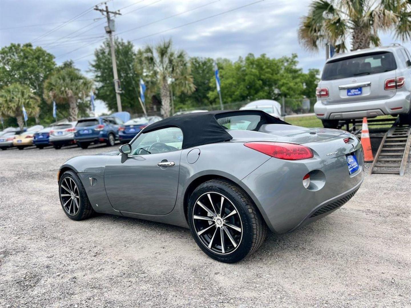 2006 Grey /Black Pontiac Solstice (1G2MB33B96Y) with an 2.4l I-4 MPI 2.4l engine, Manual transmission, located at 745 East Steele Rd., West Columbia, SC, 29170, (803) 755-9148, 33.927212, -81.148483 - Special Internet Price! 2006 Pontiac Solstice with AM/FM stereo with CD player, Manual transmission, Leather interior, Front bucket seats, Powered windows, Powered door locks, Plus more! - Photo#1