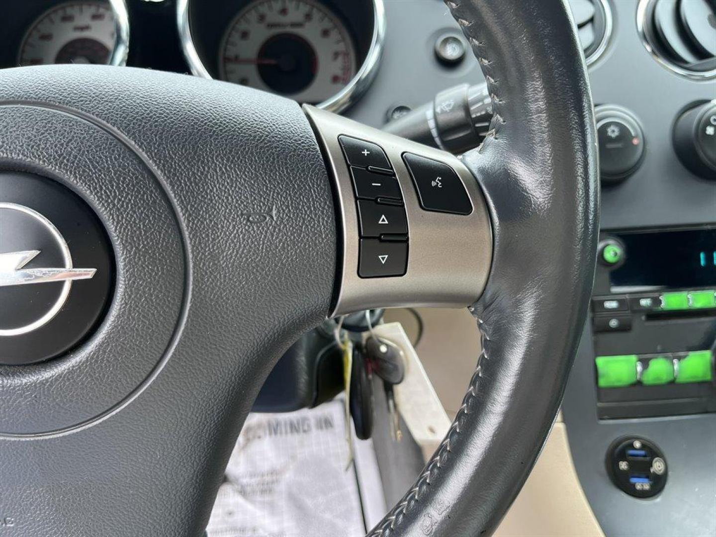 2006 Grey /Black Pontiac Solstice (1G2MB33B96Y) with an 2.4l I-4 MPI 2.4l engine, Manual transmission, located at 745 East Steele Rd., West Columbia, SC, 29170, (803) 755-9148, 33.927212, -81.148483 - Special Internet Price! 2006 Pontiac Solstice with AM/FM stereo with CD player, Manual transmission, Leather interior, Front bucket seats, Powered windows, Powered door locks, Plus more! - Photo#8