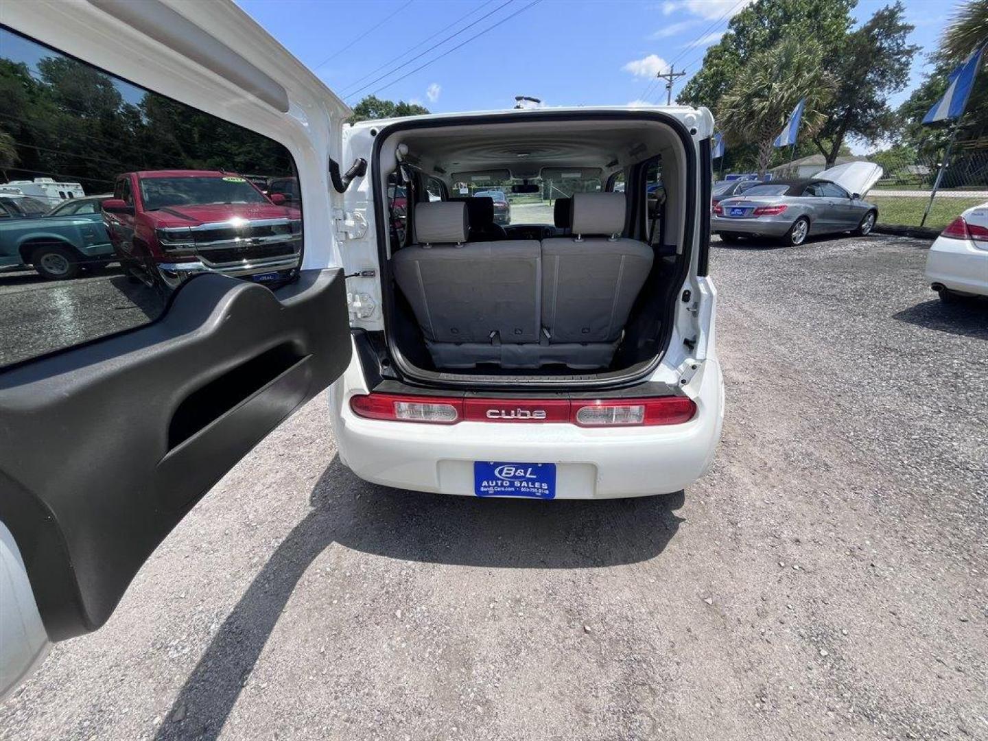 2013 White /Black Nissan Cube (JN8AZ2KR5DT) with an 1.8l I-4 DI Dohc 1.8l engine, Automatic transmission, located at 745 East Steele Rd., West Columbia, SC, 29170, (803) 755-9148, 33.927212, -81.148483 - Special Internet Price! 2013 Nissan Cube S with AM/FM radio, Cruise control, Manual air conditioning, Powered windows, Powered door locks, Plus more! - Photo#24