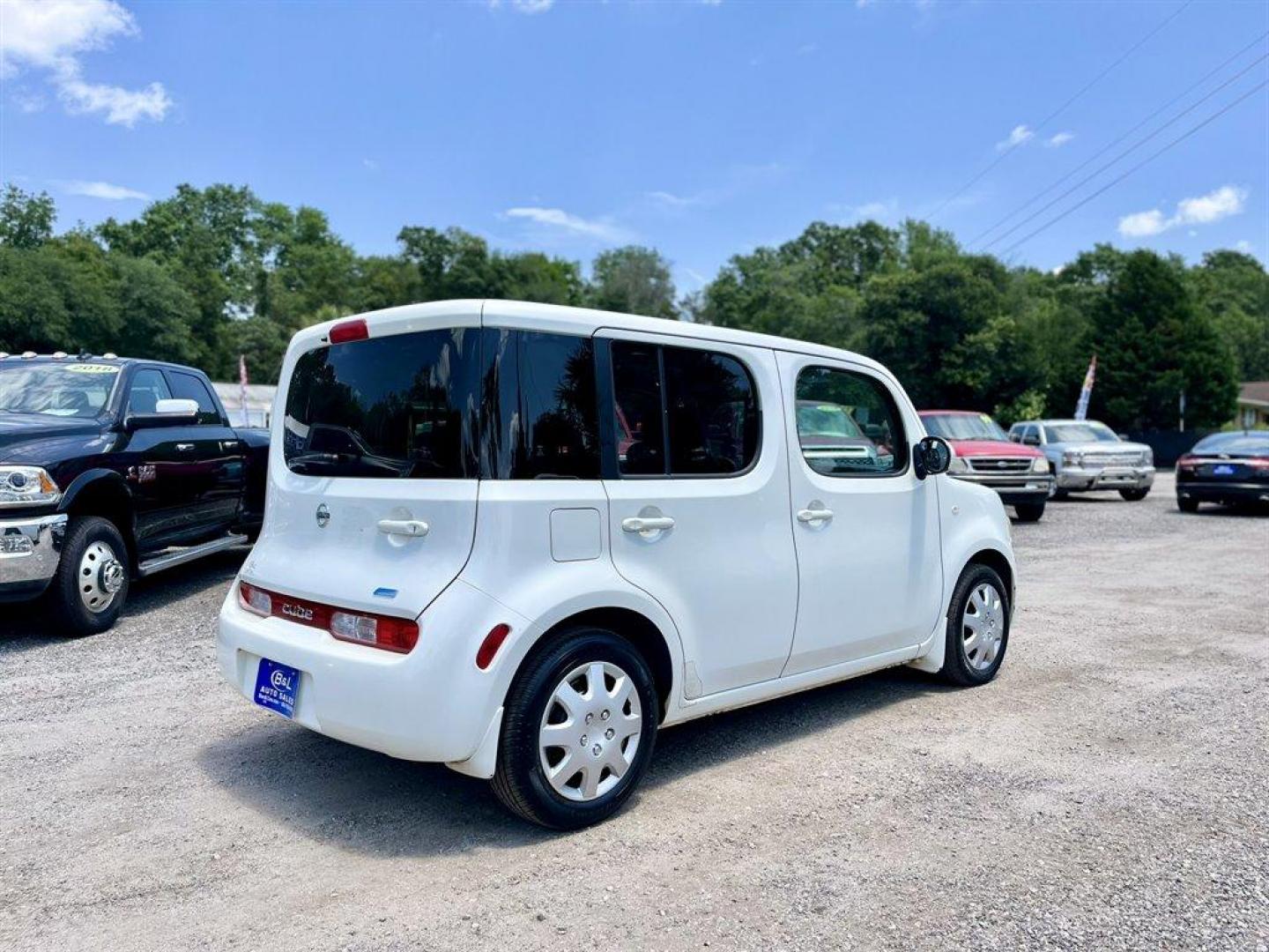 2013 White /Black Nissan Cube (JN8AZ2KR5DT) with an 1.8l I-4 DI Dohc 1.8l engine, Automatic transmission, located at 745 East Steele Rd., West Columbia, SC, 29170, (803) 755-9148, 33.927212, -81.148483 - Special Internet Price! 2013 Nissan Cube S with AM/FM radio, Cruise control, Manual air conditioning, Powered windows, Powered door locks, Plus more! - Photo#2