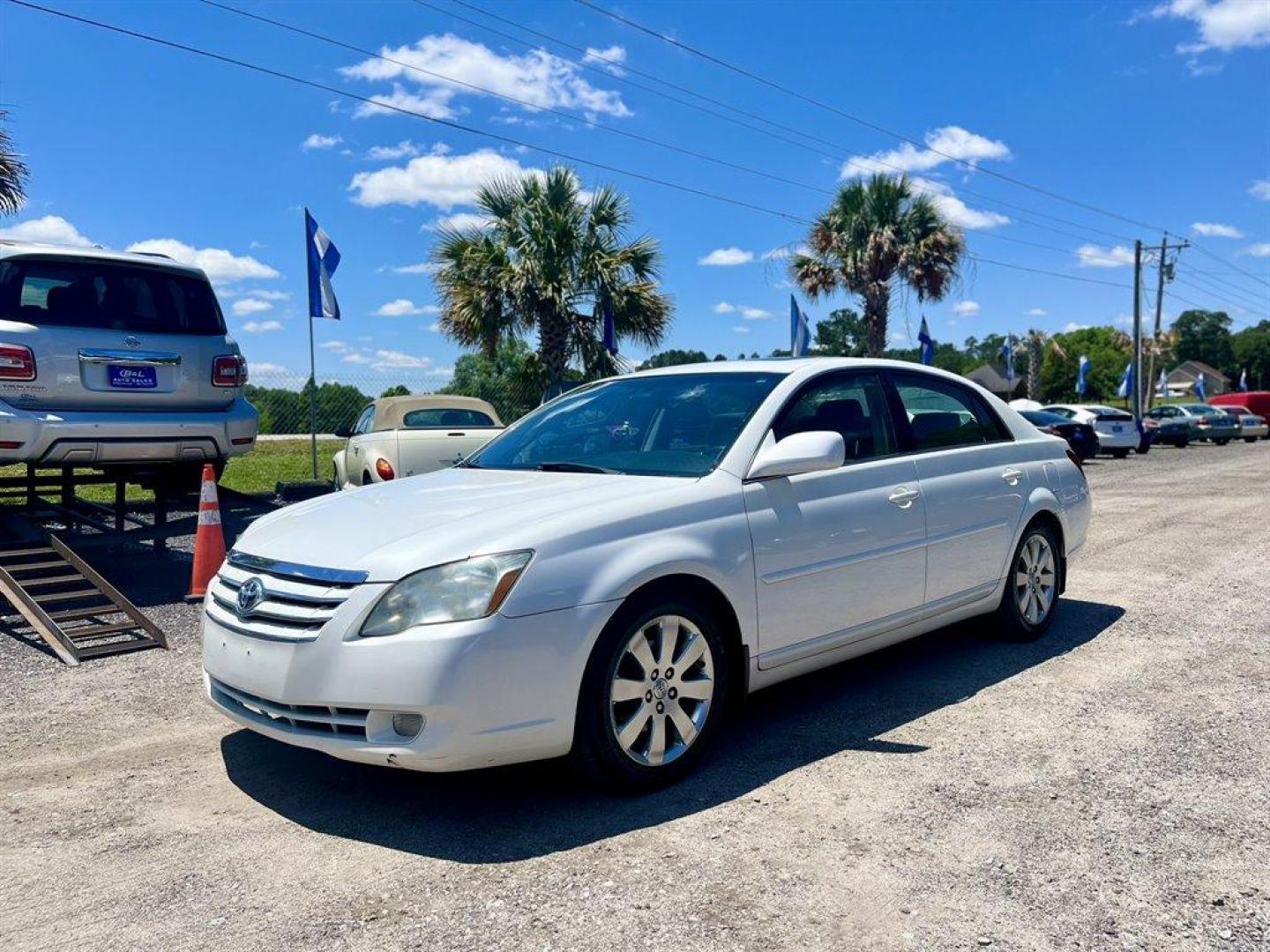 2007 White /Grey Toyota Avalon (4T1BK36B47U) with an 3.5l V6 EFI Dohc 3.5l engine, Automatic transmission, located at 745 East Steele Rd., West Columbia, SC, 29170, (803) 755-9148, 33.927212, -81.148483 - Special Internet Price! 2007 Toyota Avalon XLS with AM/FM stereo, Cruise control, Sunroof, Remote keyless entry, Leather interior, Heated front seats, Rear 60/40 split seats, Powered windows, Powered door locks, Plus more! - Photo#0