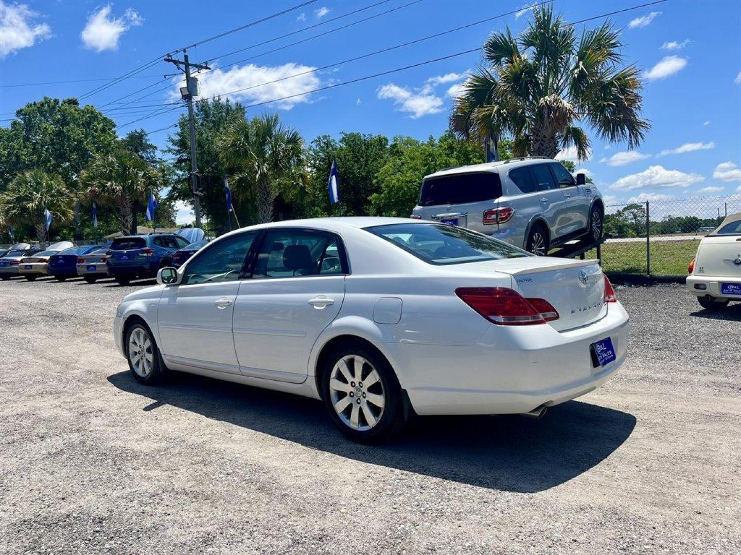 2007 White /Grey Toyota Avalon (4T1BK36B47U) with an 3.5l V6 EFI Dohc 3.5l engine, Automatic transmission, located at 745 East Steele Rd., West Columbia, SC, 29170, (803) 755-9148, 33.927212, -81.148483 - Special Internet Price! 2007 Toyota Avalon XLS with AM/FM stereo, Cruise control, Sunroof, Remote keyless entry, Leather interior, Heated front seats, Rear 60/40 split seats, Powered windows, Powered door locks, Plus more! - Photo#1