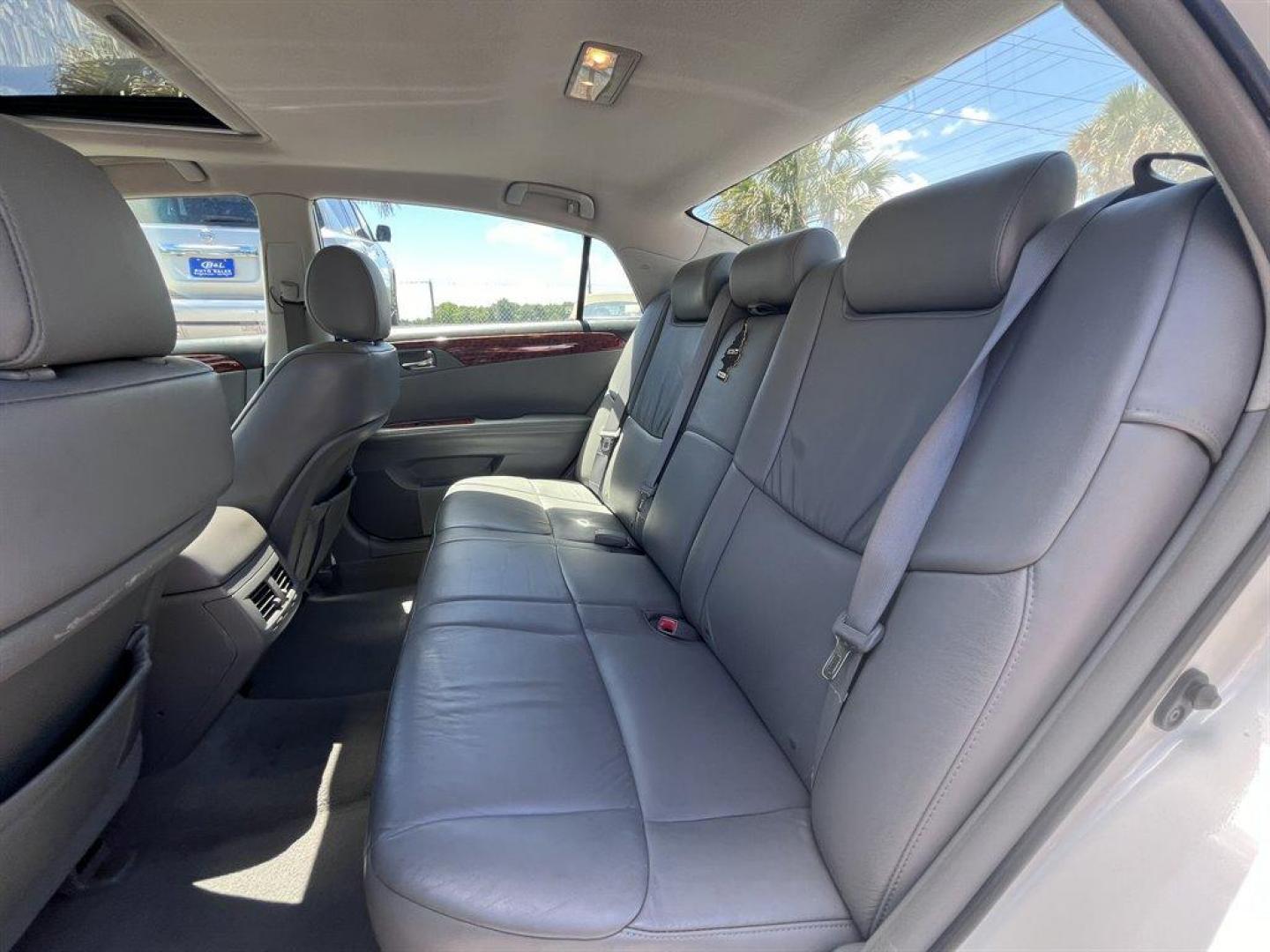 2007 White /Grey Toyota Avalon (4T1BK36B47U) with an 3.5l V6 EFI Dohc 3.5l engine, Automatic transmission, located at 745 East Steele Rd., West Columbia, SC, 29170, (803) 755-9148, 33.927212, -81.148483 - Special Internet Price! 2007 Toyota Avalon XLS with AM/FM stereo, Cruise control, Sunroof, Remote keyless entry, Leather interior, Heated front seats, Rear 60/40 split seats, Powered windows, Powered door locks, Plus more! - Photo#20