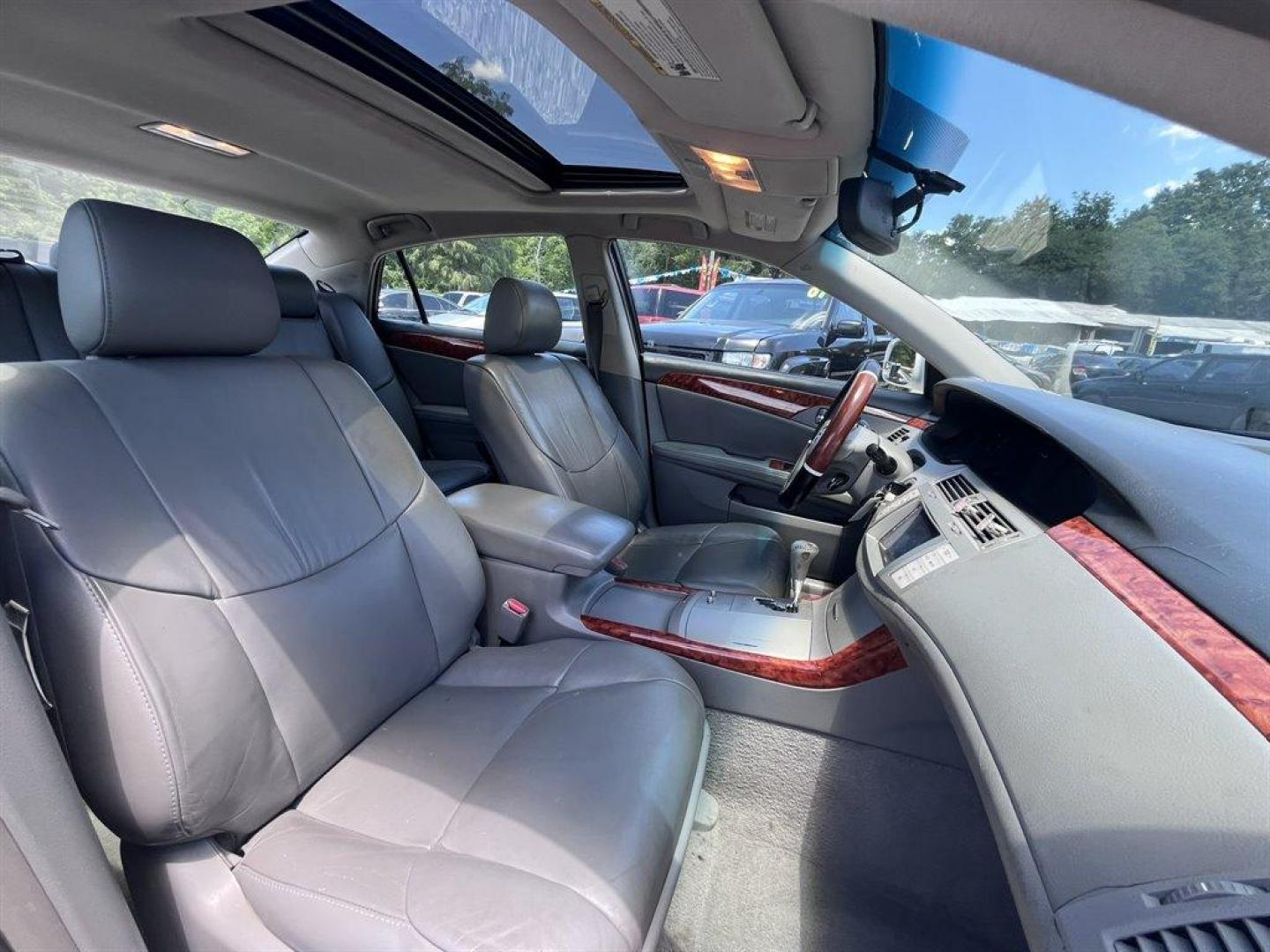 2007 White /Grey Toyota Avalon (4T1BK36B47U) with an 3.5l V6 EFI Dohc 3.5l engine, Automatic transmission, located at 745 East Steele Rd., West Columbia, SC, 29170, (803) 755-9148, 33.927212, -81.148483 - Special Internet Price! 2007 Toyota Avalon XLS with AM/FM stereo, Cruise control, Sunroof, Remote keyless entry, Leather interior, Heated front seats, Rear 60/40 split seats, Powered windows, Powered door locks, Plus more! - Photo#24