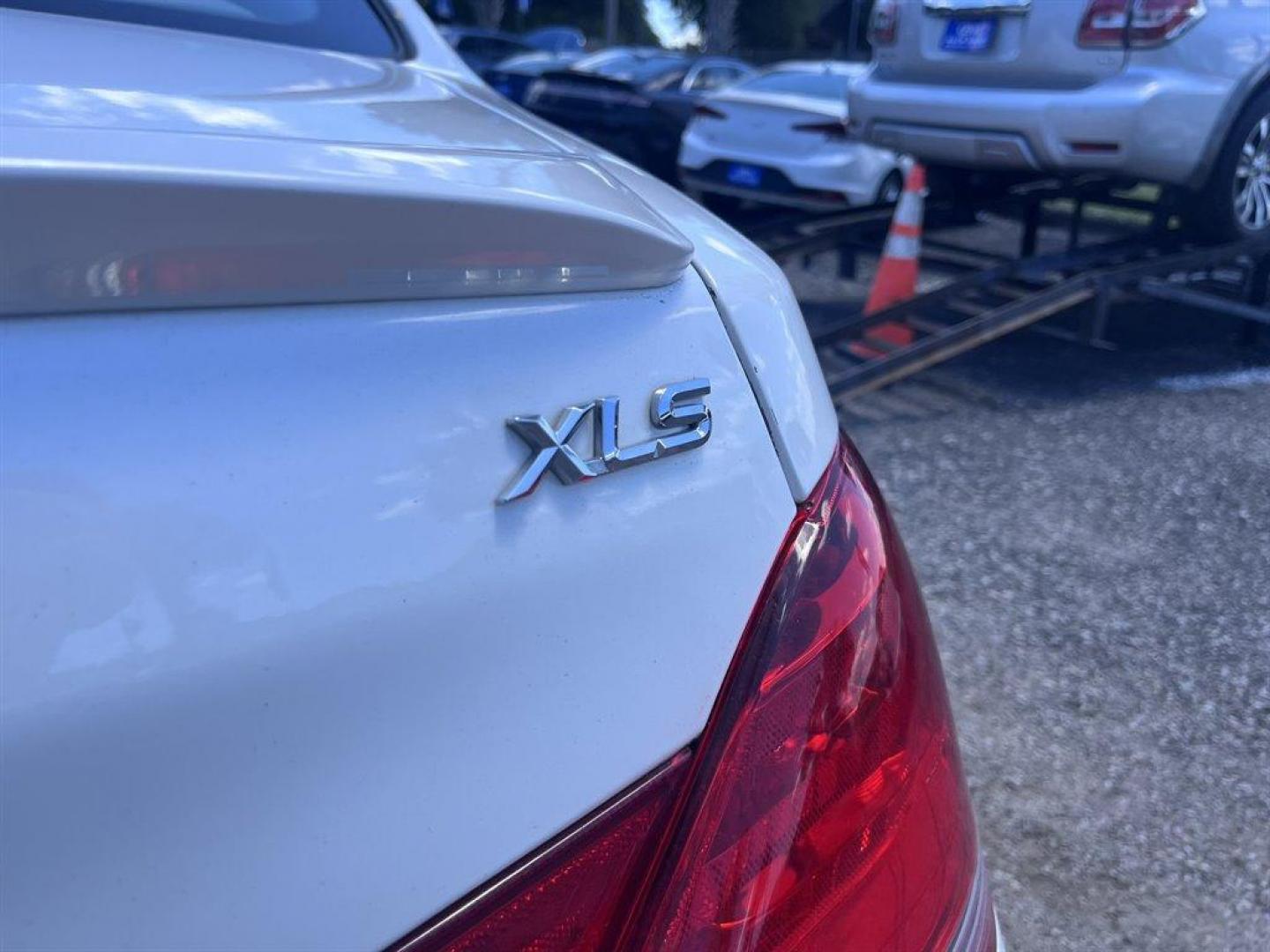 2007 White /Grey Toyota Avalon (4T1BK36B47U) with an 3.5l V6 EFI Dohc 3.5l engine, Automatic transmission, located at 745 East Steele Rd., West Columbia, SC, 29170, (803) 755-9148, 33.927212, -81.148483 - Special Internet Price! 2007 Toyota Avalon XLS with AM/FM stereo, Cruise control, Sunroof, Remote keyless entry, Leather interior, Heated front seats, Rear 60/40 split seats, Powered windows, Powered door locks, Plus more! - Photo#28