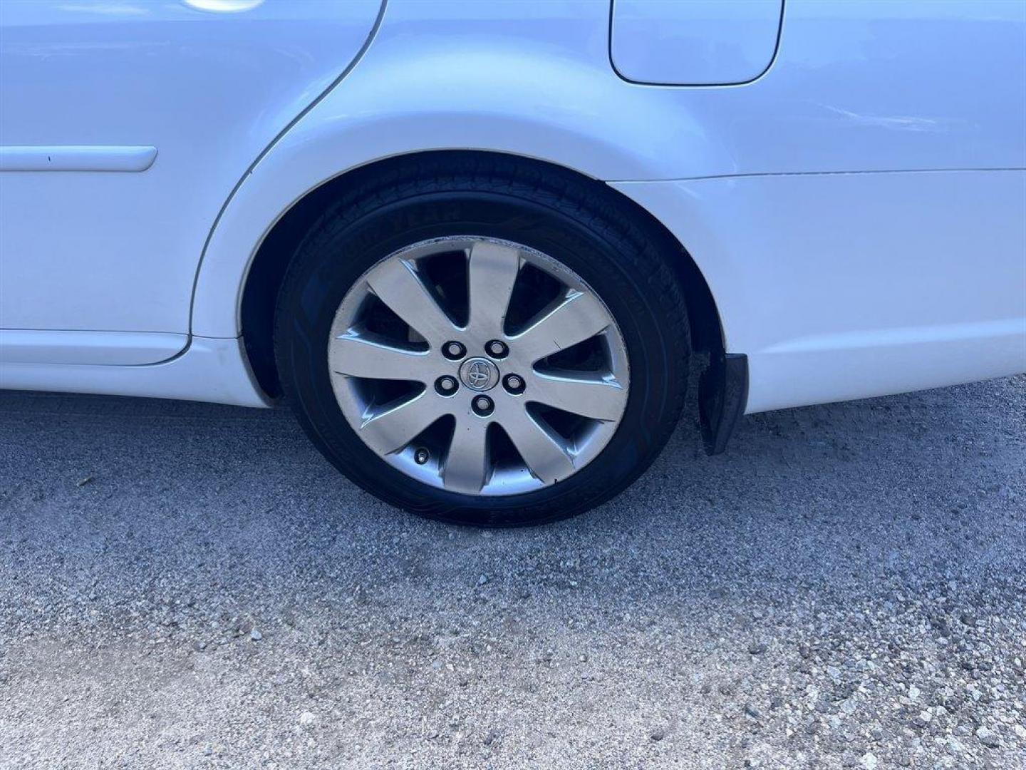 2007 White /Grey Toyota Avalon (4T1BK36B47U) with an 3.5l V6 EFI Dohc 3.5l engine, Automatic transmission, located at 745 East Steele Rd., West Columbia, SC, 29170, (803) 755-9148, 33.927212, -81.148483 - Special Internet Price! 2007 Toyota Avalon XLS with AM/FM stereo, Cruise control, Sunroof, Remote keyless entry, Leather interior, Heated front seats, Rear 60/40 split seats, Powered windows, Powered door locks, Plus more! - Photo#31