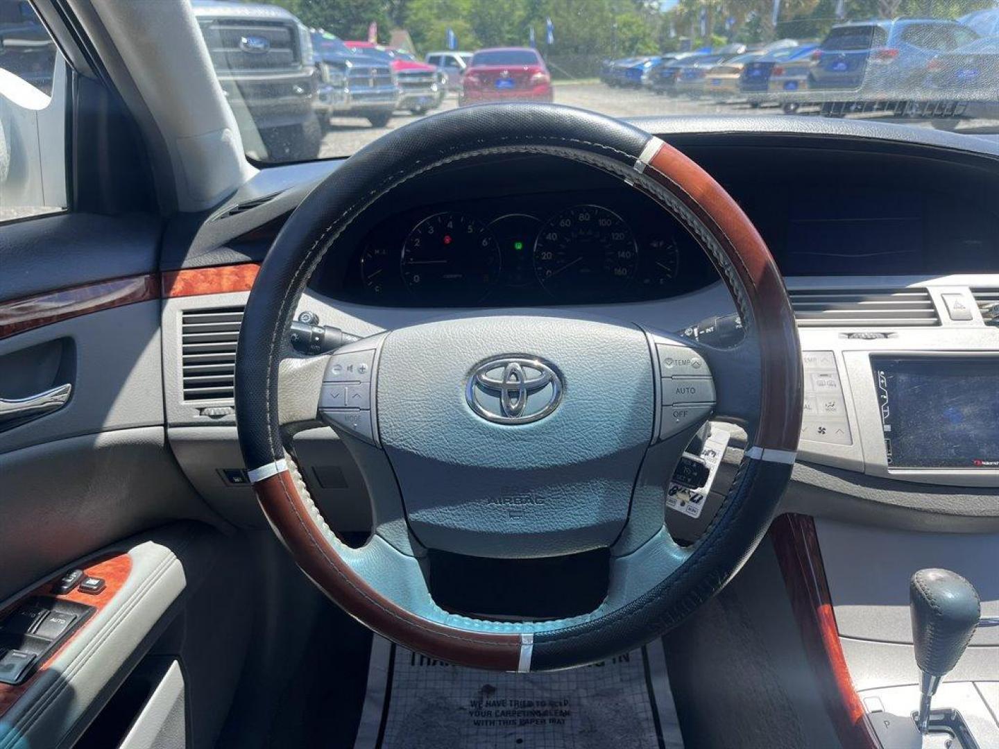 2007 White /Grey Toyota Avalon (4T1BK36B47U) with an 3.5l V6 EFI Dohc 3.5l engine, Automatic transmission, located at 745 East Steele Rd., West Columbia, SC, 29170, (803) 755-9148, 33.927212, -81.148483 - Special Internet Price! 2007 Toyota Avalon XLS with AM/FM stereo, Cruise control, Sunroof, Remote keyless entry, Leather interior, Heated front seats, Rear 60/40 split seats, Powered windows, Powered door locks, Plus more! - Photo#5