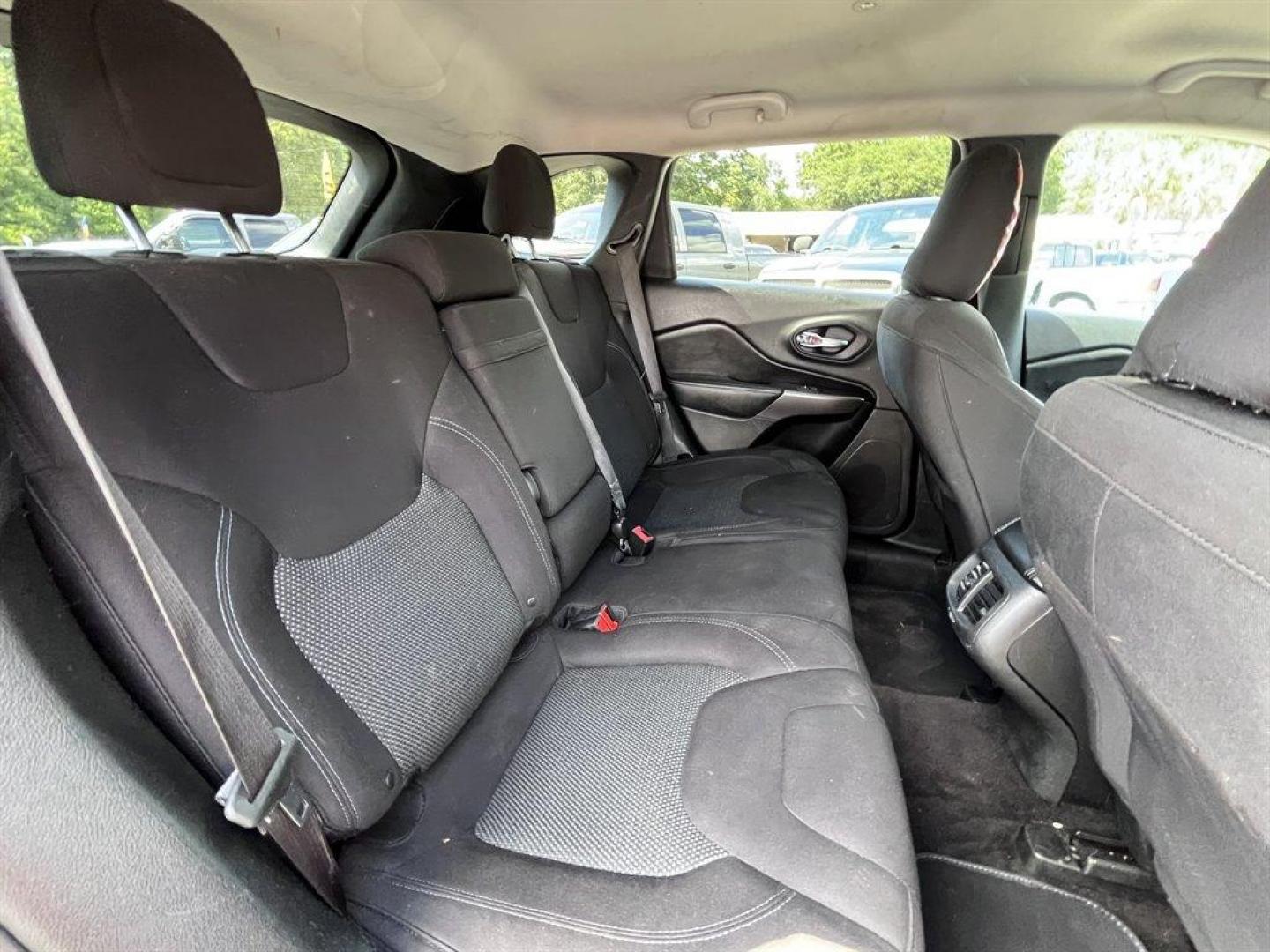 2019 Burgundy /Black Jeep Cherokee (1C4PJLCB1KD) with an 2.4l I-4 MPI Sohc 2.4l engine, Automatic transmission, located at 745 East Steele Rd., West Columbia, SC, 29170, (803) 755-9148, 33.927212, -81.148483 - Special Internet Price! 2019 Jeep Cherokee Latitude with Bluetooth, Backup camera, Cruise control, Air conditioning, Cloth interior, Keyless entry, Powered windows, Powered door locks, Plus more! - Photo#20