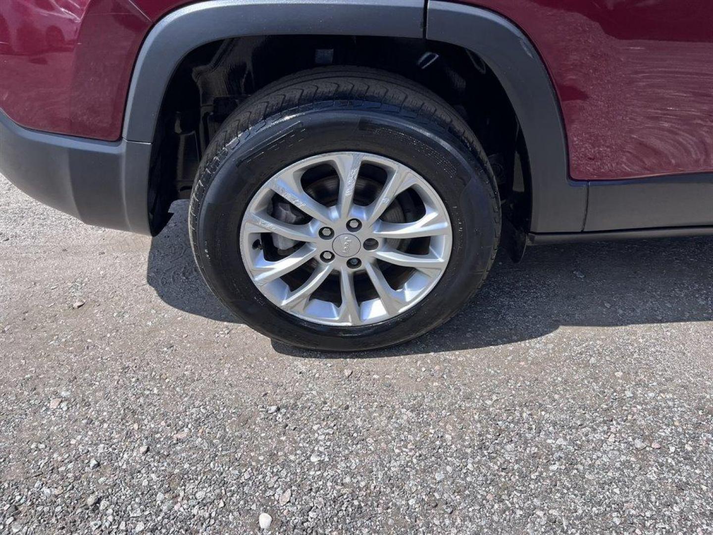 2019 Burgundy /Black Jeep Cherokee (1C4PJLCB1KD) with an 2.4l I-4 MPI Sohc 2.4l engine, Automatic transmission, located at 745 East Steele Rd., West Columbia, SC, 29170, (803) 755-9148, 33.927212, -81.148483 - Special Internet Price! 2019 Jeep Cherokee Latitude with Bluetooth, Backup camera, Cruise control, Air conditioning, Cloth interior, Keyless entry, Powered windows, Powered door locks, Plus more! - Photo#28