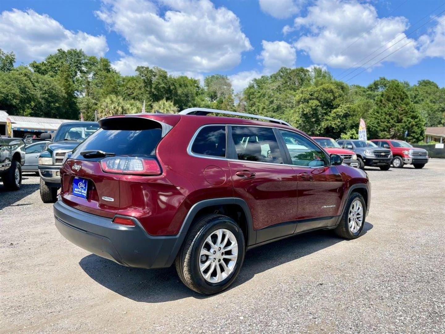 2019 Burgundy /Black Jeep Cherokee (1C4PJLCB1KD) with an 2.4l I-4 MPI Sohc 2.4l engine, Automatic transmission, located at 745 East Steele Rd., West Columbia, SC, 29170, (803) 755-9148, 33.927212, -81.148483 - Special Internet Price! 2019 Jeep Cherokee Latitude with Bluetooth, Backup camera, Cruise control, Air conditioning, Cloth interior, Keyless entry, Powered windows, Powered door locks, Plus more! - Photo#2