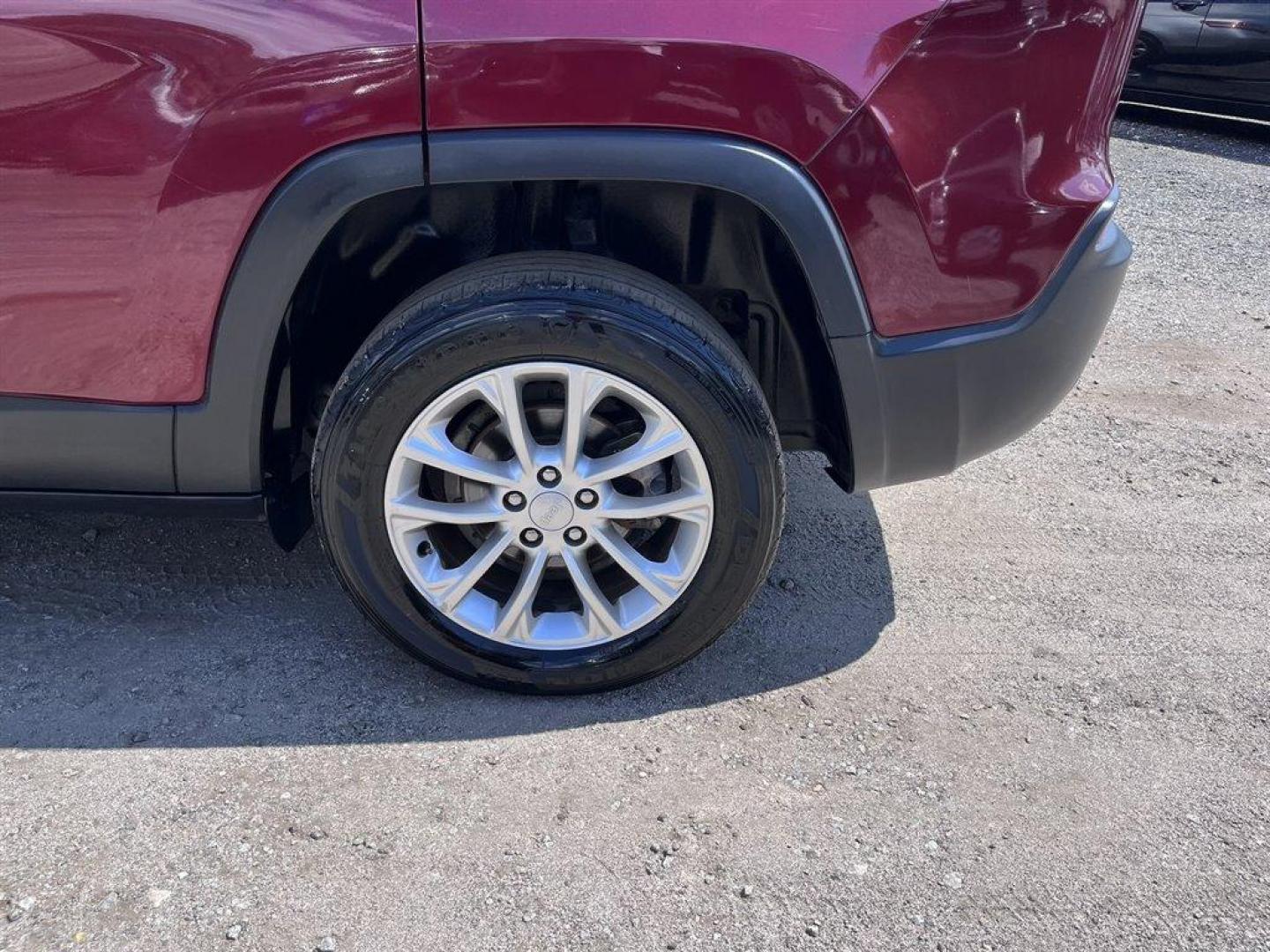 2019 Burgundy /Black Jeep Cherokee (1C4PJLCB1KD) with an 2.4l I-4 MPI Sohc 2.4l engine, Automatic transmission, located at 745 East Steele Rd., West Columbia, SC, 29170, (803) 755-9148, 33.927212, -81.148483 - Special Internet Price! 2019 Jeep Cherokee Latitude with Bluetooth, Backup camera, Cruise control, Air conditioning, Cloth interior, Keyless entry, Powered windows, Powered door locks, Plus more! - Photo#29