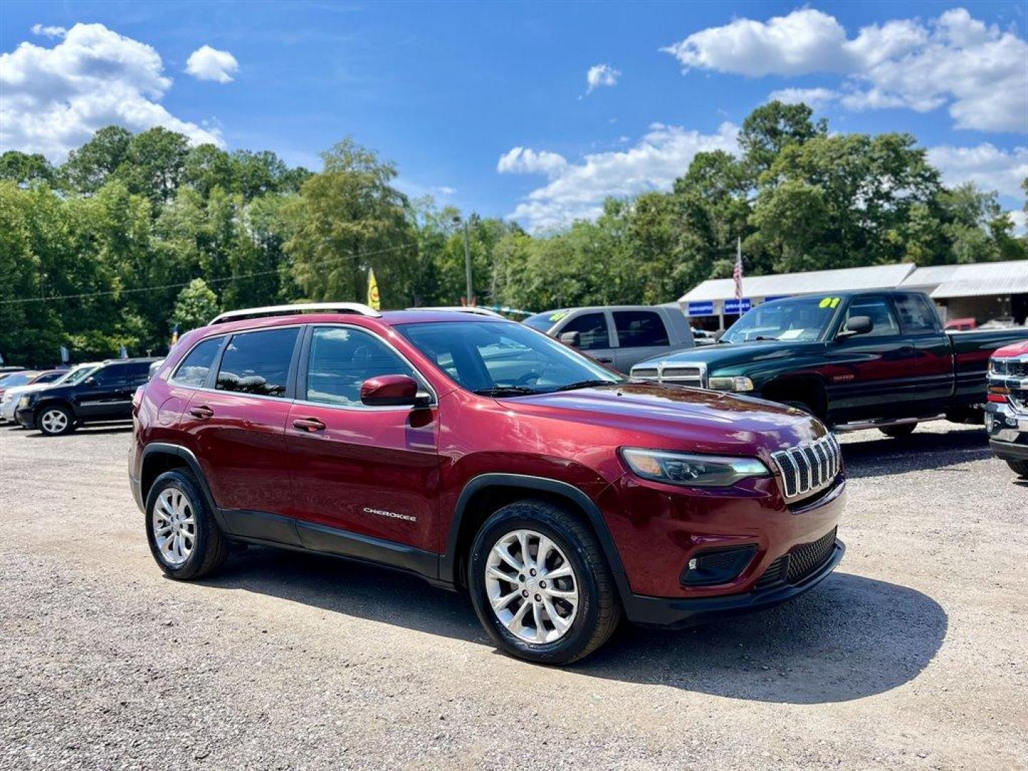 2019 Burgundy /Black Jeep Cherokee (1C4PJLCB1KD) with an 2.4l I-4 MPI Sohc 2.4l engine, Automatic transmission, located at 745 East Steele Rd., West Columbia, SC, 29170, (803) 755-9148, 33.927212, -81.148483 - Special Internet Price! 2019 Jeep Cherokee Latitude with Bluetooth, Backup camera, Cruise control, Air conditioning, Cloth interior, Keyless entry, Powered windows, Powered door locks, Plus more! - Photo#3