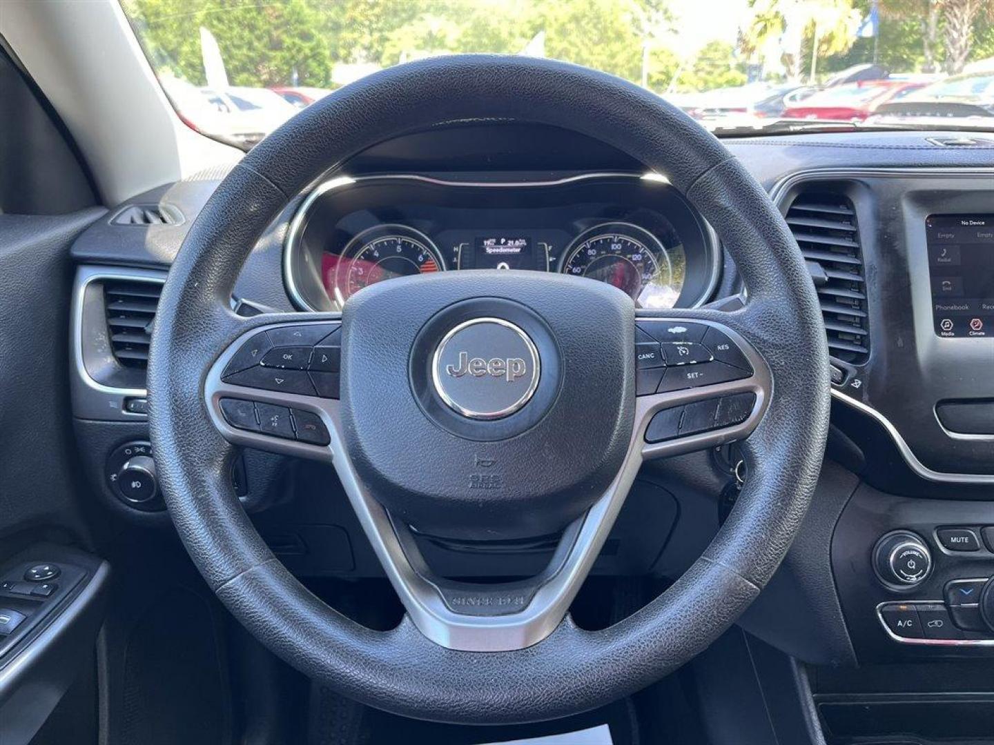 2019 Burgundy /Black Jeep Cherokee (1C4PJLCB1KD) with an 2.4l I-4 MPI Sohc 2.4l engine, Automatic transmission, located at 745 East Steele Rd., West Columbia, SC, 29170, (803) 755-9148, 33.927212, -81.148483 - Special Internet Price! 2019 Jeep Cherokee Latitude with Bluetooth, Backup camera, Cruise control, Air conditioning, Cloth interior, Keyless entry, Powered windows, Powered door locks, Plus more! - Photo#5