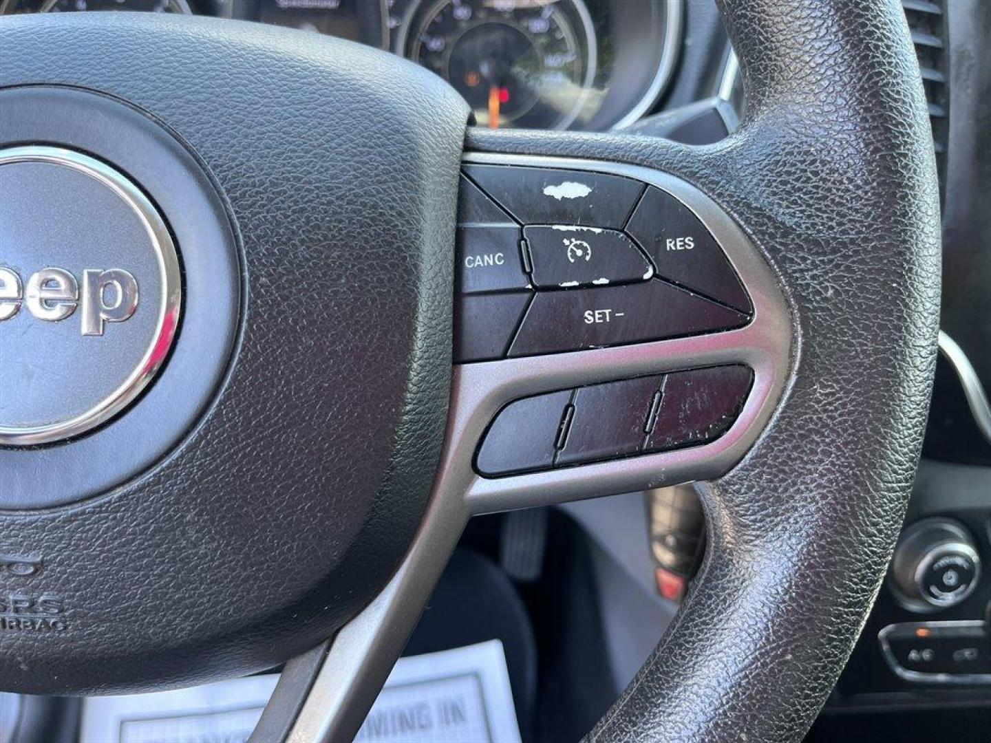 2019 Burgundy /Black Jeep Cherokee (1C4PJLCB1KD) with an 2.4l I-4 MPI Sohc 2.4l engine, Automatic transmission, located at 745 East Steele Rd., West Columbia, SC, 29170, (803) 755-9148, 33.927212, -81.148483 - Special Internet Price! 2019 Jeep Cherokee Latitude with Bluetooth, Backup camera, Cruise control, Air conditioning, Cloth interior, Keyless entry, Powered windows, Powered door locks, Plus more! - Photo#7