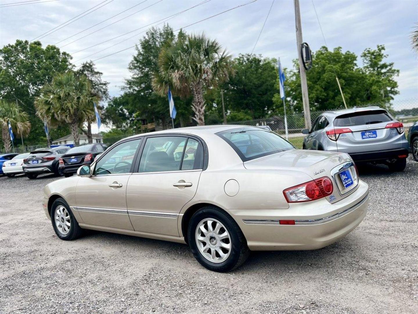 2004 Gold /Black Kia Amanti (KNALD124745) with an 3.5l V6 MPI Dohc 3.5l engine, Automatic transmission, located at 745 East Steele Rd., West Columbia, SC, 29170, (803) 755-9148, 33.927212, -81.148483 - Special Internet Price! 2004 Kia Amanti with AM/FM radio, Cruise control, Sunroof, Leather interior, Keyless entry, Powered driver seat, Fixed rear bench seat, Powered windows, Powered door locks, Plus more! - Photo#1