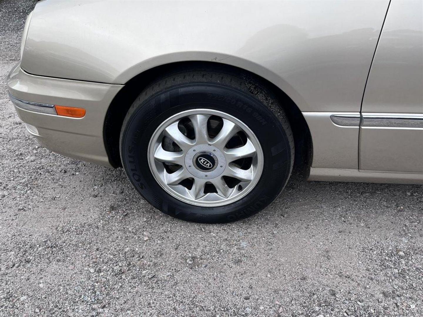 2004 Gold /Black Kia Amanti (KNALD124745) with an 3.5l V6 MPI Dohc 3.5l engine, Automatic transmission, located at 745 East Steele Rd., West Columbia, SC, 29170, (803) 755-9148, 33.927212, -81.148483 - Special Internet Price! 2004 Kia Amanti with AM/FM radio, Cruise control, Sunroof, Leather interior, Keyless entry, Powered driver seat, Fixed rear bench seat, Powered windows, Powered door locks, Plus more! - Photo#28