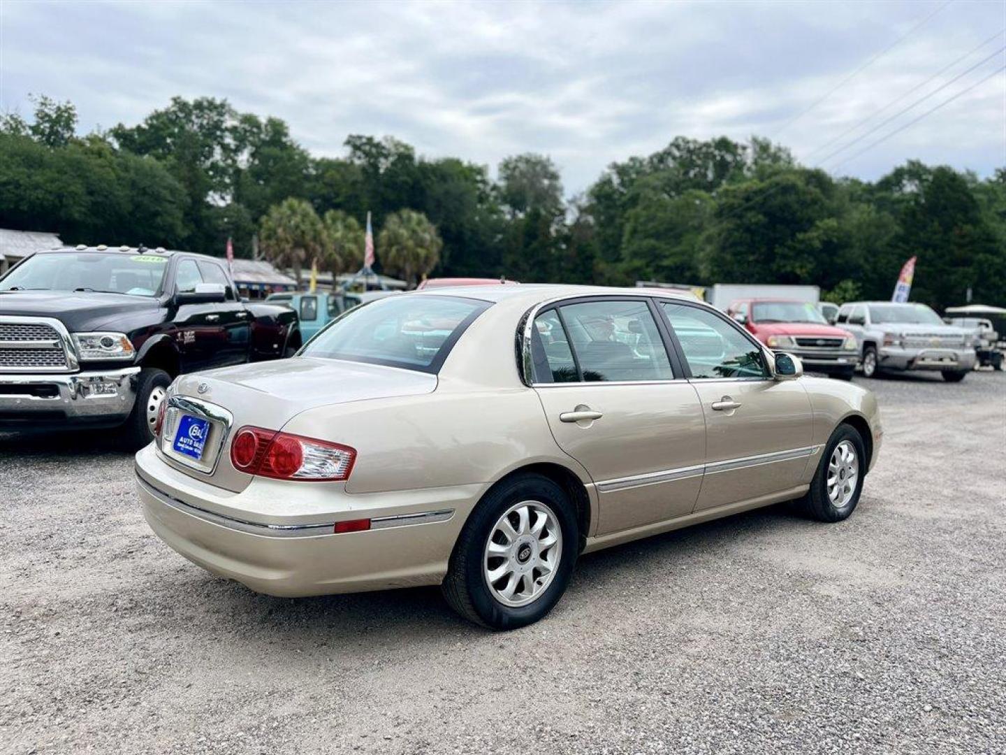 2004 Gold /Black Kia Amanti (KNALD124745) with an 3.5l V6 MPI Dohc 3.5l engine, Automatic transmission, located at 745 East Steele Rd., West Columbia, SC, 29170, (803) 755-9148, 33.927212, -81.148483 - Special Internet Price! 2004 Kia Amanti with AM/FM radio, Cruise control, Sunroof, Leather interior, Keyless entry, Powered driver seat, Fixed rear bench seat, Powered windows, Powered door locks, Plus more! - Photo#2