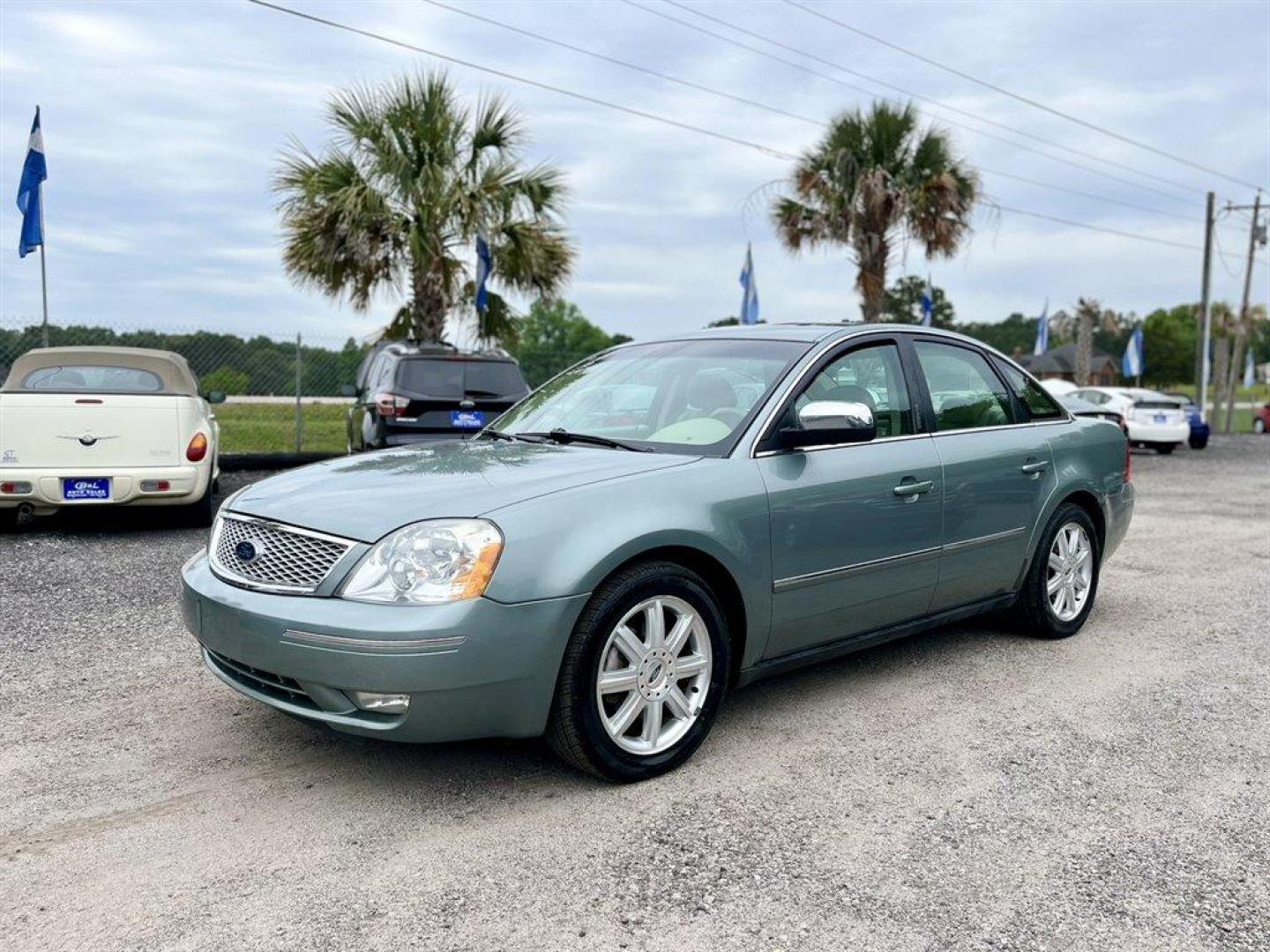 2005 Green /Tan Ford Five Hundred (1FAHP25175G) with an 3.0l V6 EFI 3.0l engine, Automatic transmission, located at 745 East Steele Rd., West Columbia, SC, 29170, (803) 755-9148, 33.927212, -81.148483 - Special Internet Price! 2005 Ford Five Hundred Limited with AM/FM stereo, Sunroof, Cruise control, Leather interior, Powered driver seat, Keyless entry keypad, Powered windows, Powered door locks, Plus more! - Photo#0