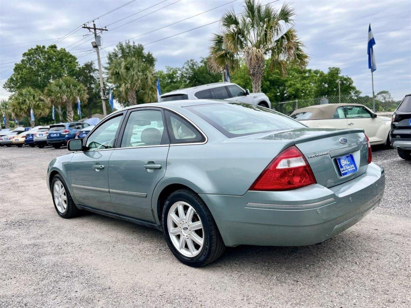 2005 Green /Tan Ford Five Hundred (1FAHP25175G) with an 3.0l V6 EFI 3.0l engine, Automatic transmission, located at 745 East Steele Rd., West Columbia, SC, 29170, (803) 755-9148, 33.927212, -81.148483 - Special Internet Price! 2005 Ford Five Hundred Limited with AM/FM stereo, Sunroof, Cruise control, Leather interior, Powered driver seat, Keyless entry keypad, Powered windows, Powered door locks, Plus more! - Photo#1