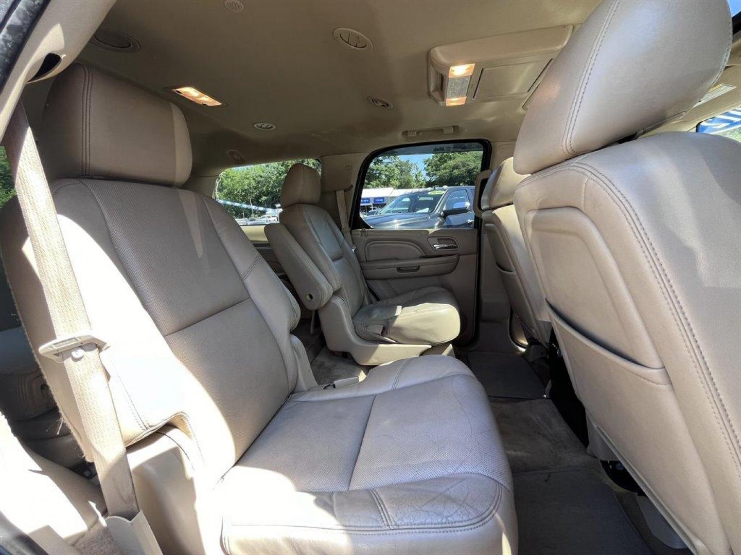 2012 White /Tan Cadillac Escalade (1GYS3CEFXCR) with an 6.2l V8 SFI OHV Flex 6.2l engine, Automatic transmission, located at 745 East Steele Rd., West Columbia, SC, 29170, (803) 755-9148, 33.927212, -81.148483 - Special Internet Price! 2012 Cadillac Escalade Premium with Bluetooth, AM/FM radio, Cruise control, Backup camera, Navigation, Sunroof, Leather interior, Powered front seats, 3rd row seating, Rear entertainment, Powered windows, Powered door locks, Plus more! - Photo#27