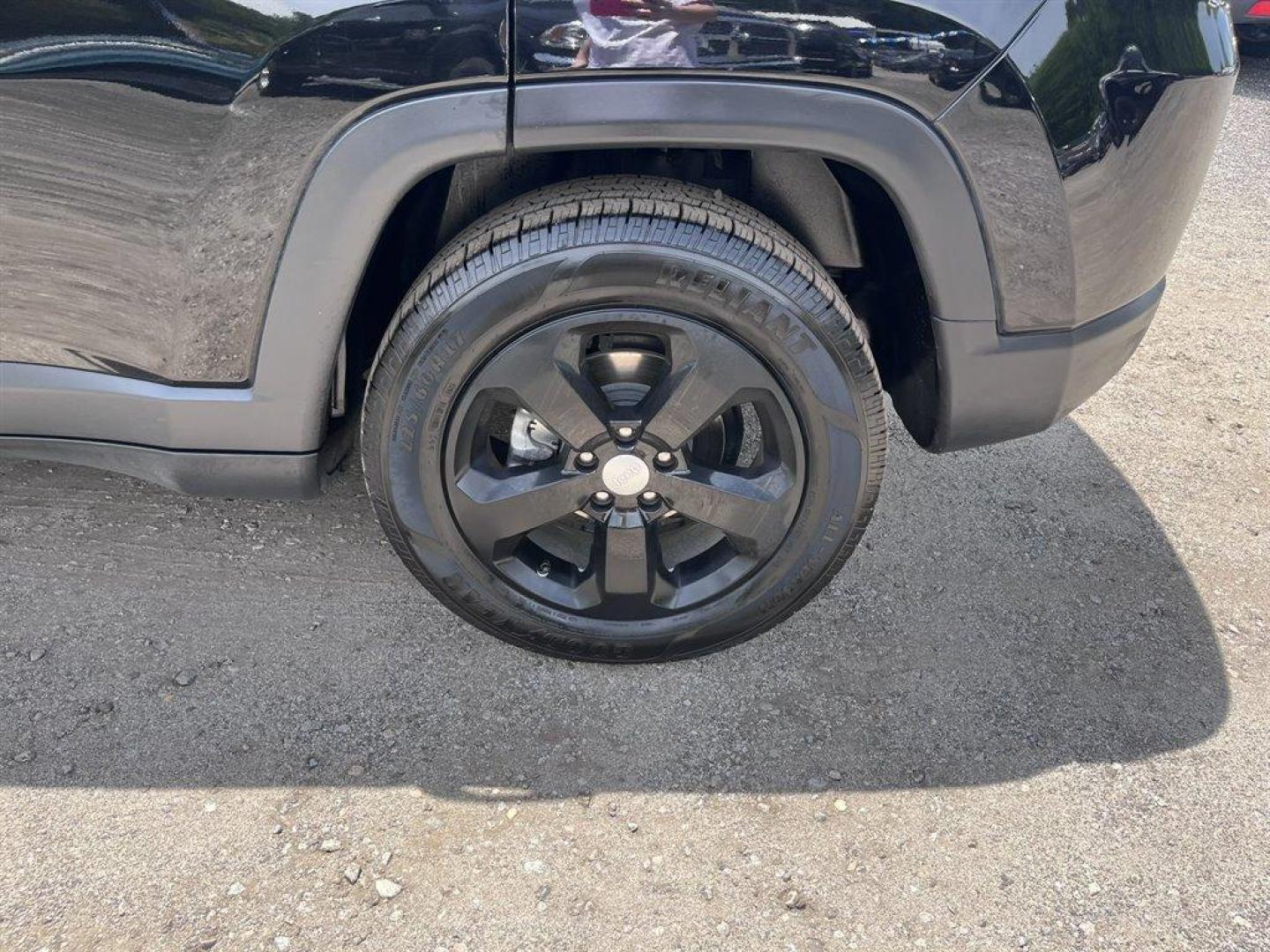 2018 Black /Black Jeep Compass (3C4NJCBB5JT) with an 2.4l I-4 MPI Sohc 2.4l engine, Automatic transmission, located at 745 East Steele Rd., West Columbia, SC, 29170, (803) 755-9148, 33.927212, -81.148483 - Special Internet Price! 2018 Jeep Compass Latitude with Bluetooth, AM/FM radio, Push to start, Cruise control, Automatic air conditioning, Keyless entry, Leather interior, Powered driver seat, Powered windows, Powered door locks, Plus more! - Photo#32