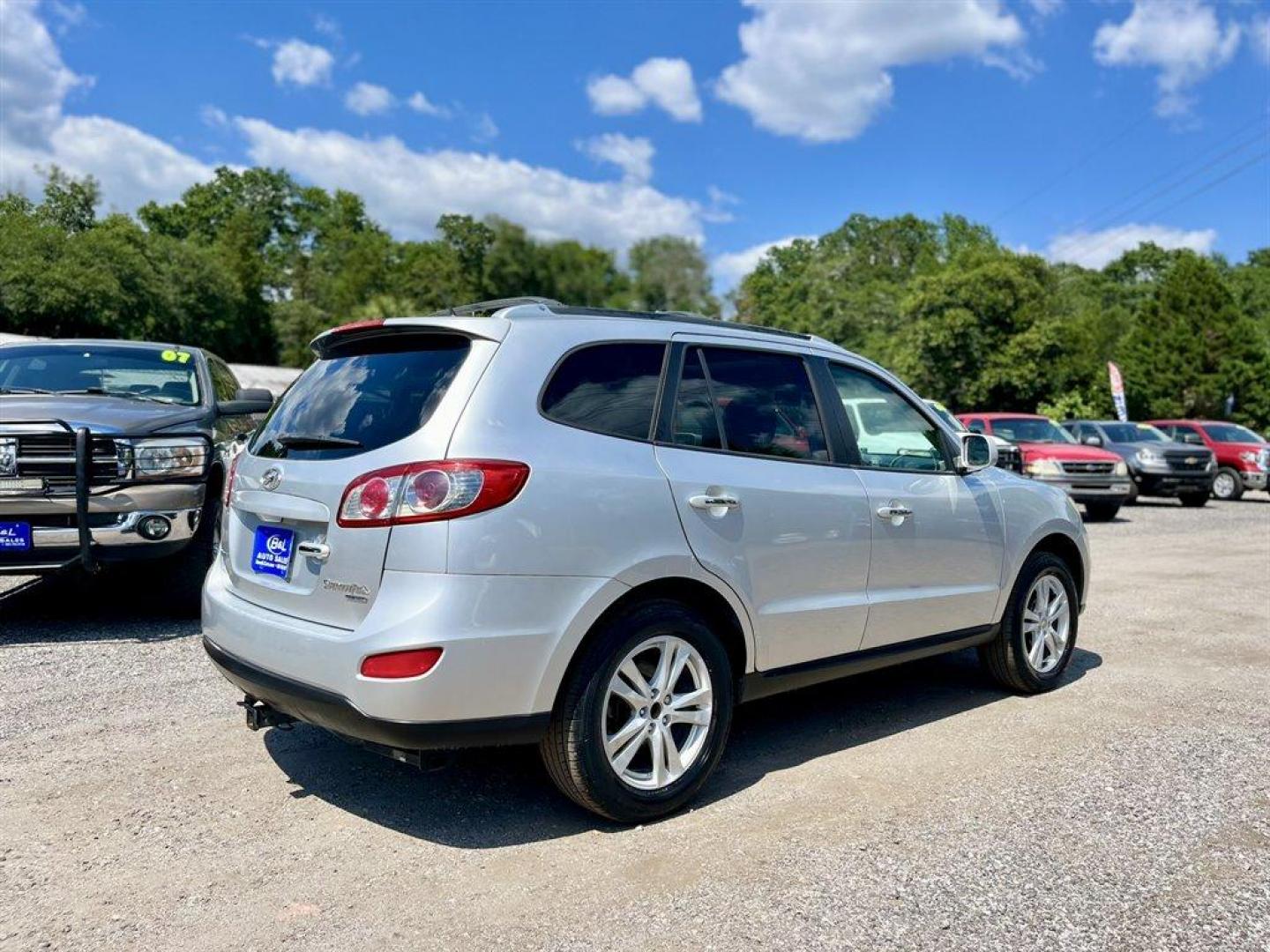 2011 Silver /Black Hyundai Santa FE (5XYZK3AB7BG) with an 2.4l I-4 MPI Dohc 2.4l engine, Automatic transmission, located at 745 East Steele Rd., West Columbia, SC, 29170, (803) 755-9148, 33.927212, -81.148483 - Special Internet Price! 2011 Hyundai Santa FE Limited with AM/FM radio, Cruise control, Keyless entry, Sunroof, Leather interior, Heated front seats, Keyless entry, Powered windows, Powered doors locks, Plus more! - Photo#2