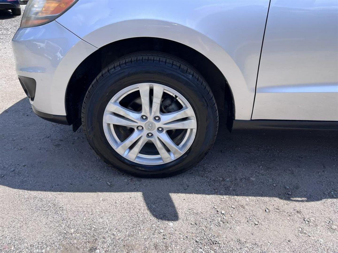 2011 Silver /Black Hyundai Santa FE (5XYZK3AB7BG) with an 2.4l I-4 MPI Dohc 2.4l engine, Automatic transmission, located at 745 East Steele Rd., West Columbia, SC, 29170, (803) 755-9148, 33.927212, -81.148483 - Special Internet Price! 2011 Hyundai Santa FE Limited with AM/FM radio, Cruise control, Keyless entry, Sunroof, Leather interior, Heated front seats, Keyless entry, Powered windows, Powered doors locks, Plus more! - Photo#35