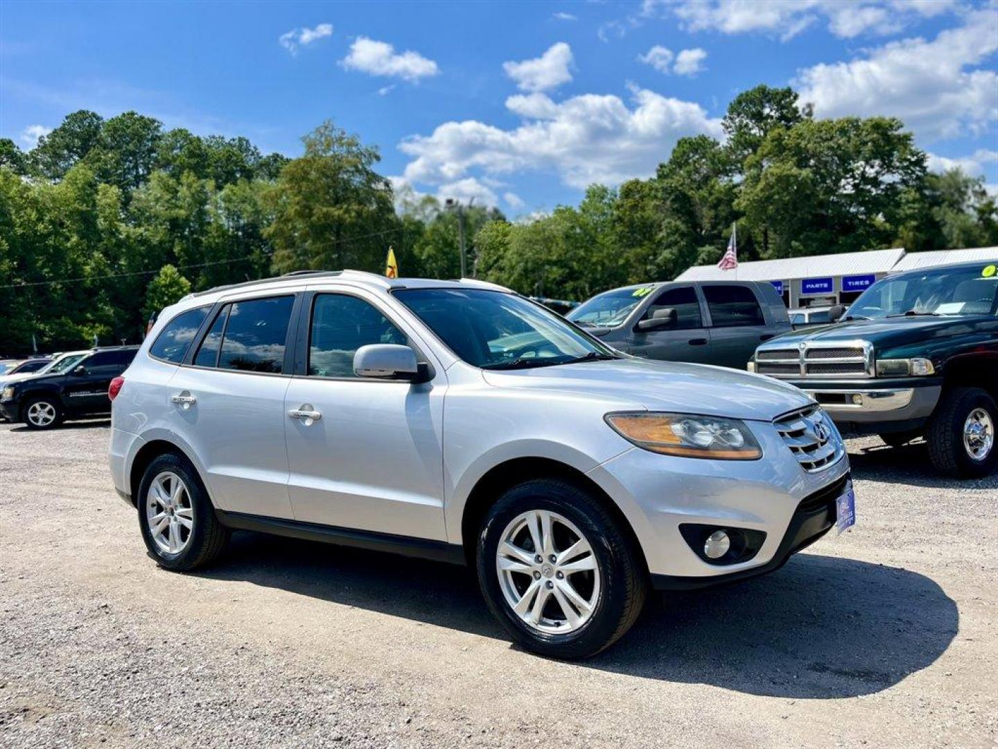 2011 Silver /Black Hyundai Santa FE (5XYZK3AB7BG) with an 2.4l I-4 MPI Dohc 2.4l engine, Automatic transmission, located at 745 East Steele Rd., West Columbia, SC, 29170, (803) 755-9148, 33.927212, -81.148483 - Special Internet Price! 2011 Hyundai Santa FE Limited with AM/FM radio, Cruise control, Keyless entry, Sunroof, Leather interior, Heated front seats, Keyless entry, Powered windows, Powered doors locks, Plus more! - Photo#3