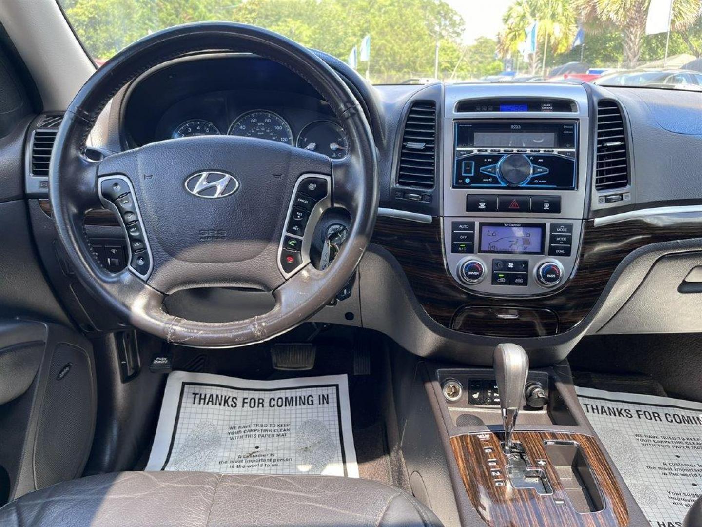 2011 Silver /Black Hyundai Santa FE (5XYZK3AB7BG) with an 2.4l I-4 MPI Dohc 2.4l engine, Automatic transmission, located at 745 East Steele Rd., West Columbia, SC, 29170, (803) 755-9148, 33.927212, -81.148483 - Special Internet Price! 2011 Hyundai Santa FE Limited with AM/FM radio, Cruise control, Keyless entry, Sunroof, Leather interior, Heated front seats, Keyless entry, Powered windows, Powered doors locks, Plus more! - Photo#4