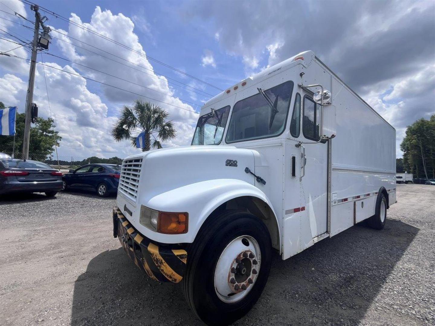 1996 White /Grey International 4700 (1HTSCAAN5TN) , Automatic transmission, located at 745 East Steele Rd., West Columbia, SC, 29170, (803) 755-9148, 33.927212, -81.148483 - Photo#0