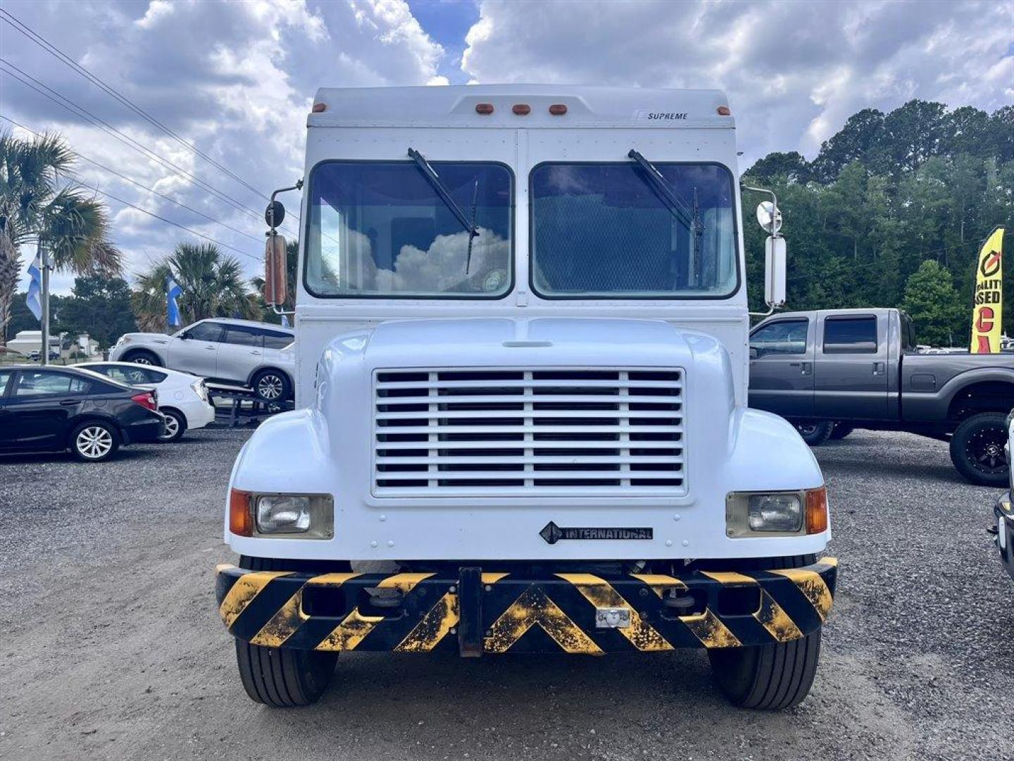 1996 White /Grey International 4700 (1HTSCAAN5TN) , Automatic transmission, located at 745 East Steele Rd., West Columbia, SC, 29170, (803) 755-9148, 33.927212, -81.148483 - Photo#1