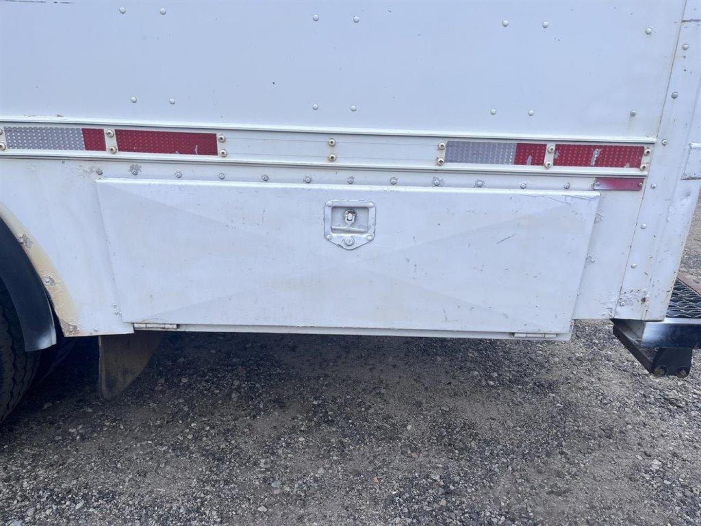 1996 White /Grey International 4700 (1HTSCAAN5TN) , Automatic transmission, located at 745 East Steele Rd., West Columbia, SC, 29170, (803) 755-9148, 33.927212, -81.148483 - Photo#26