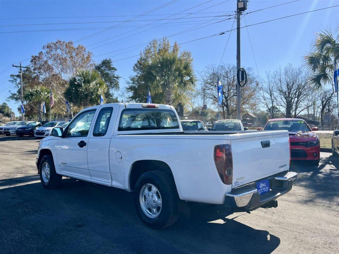 2008 White /Grey Isuzu I-290 (1GGCS199088) with an 2.9l I-4 SFI Dohc 2.9l engine, Automatic transmission, located at 745 East Steele Rd., West Columbia, SC, 29170, (803) 755-9148, 33.927212, -81.148483 - Photo#2