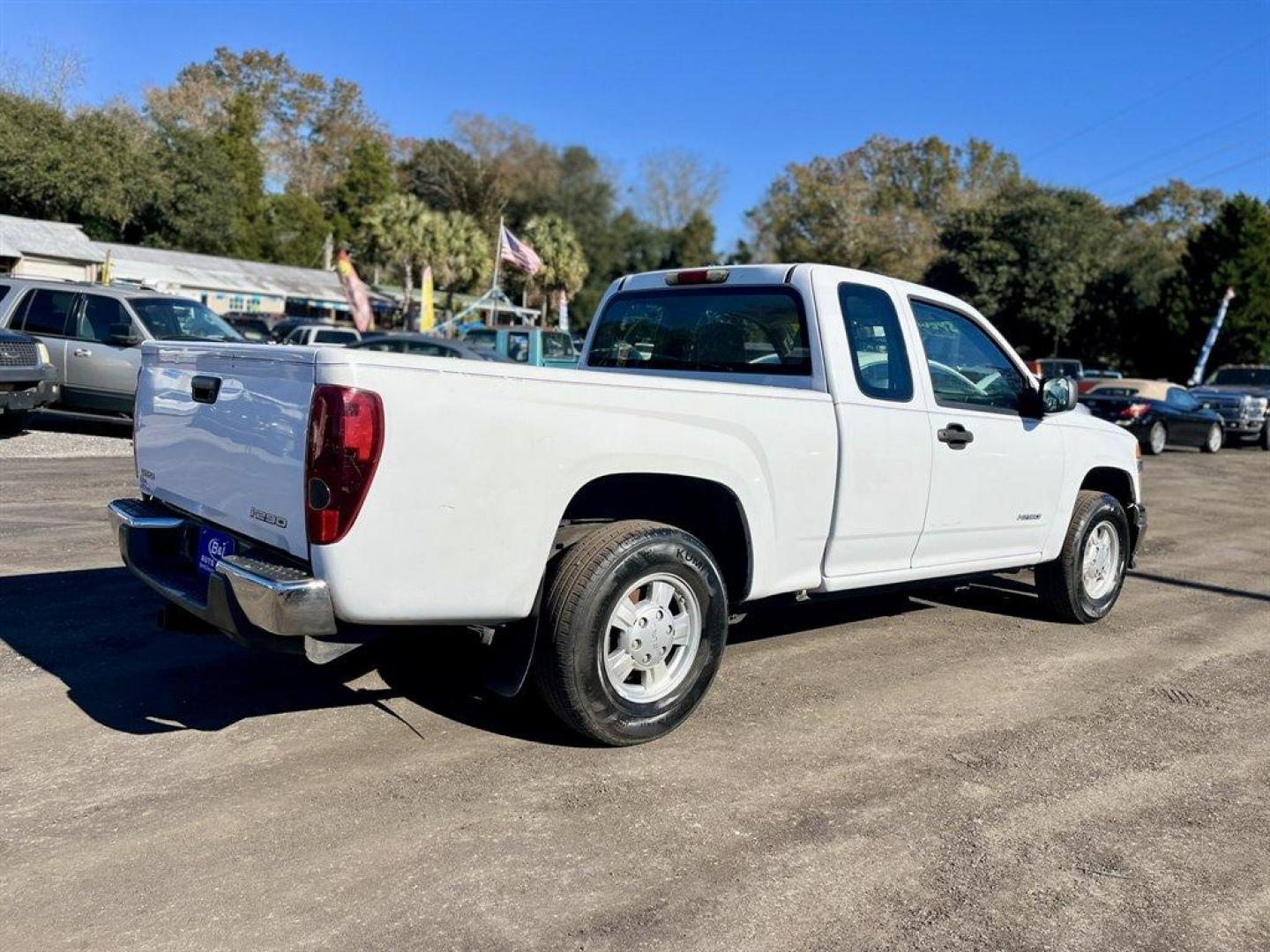 2008 White /Grey Isuzu I-290 (1GGCS199088) with an 2.9l I-4 SFI Dohc 2.9l engine, Automatic transmission, located at 745 East Steele Rd., West Columbia, SC, 29170, (803) 755-9148, 33.927212, -81.148483 - Photo#4