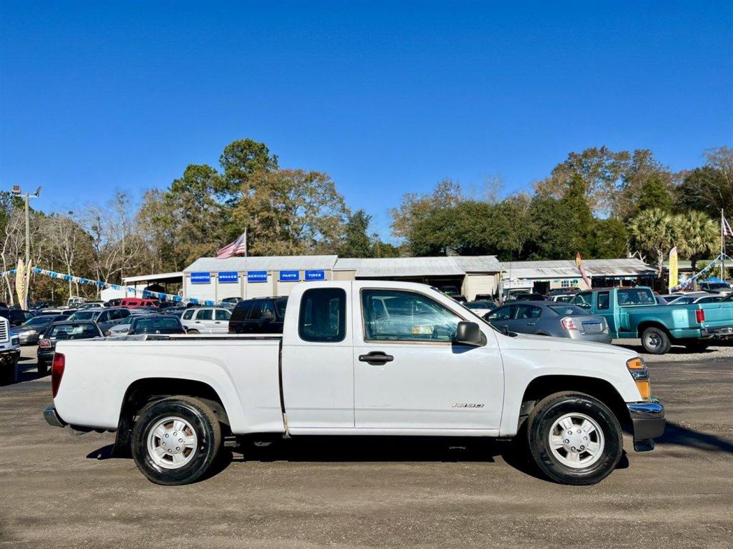 2008 White /Grey Isuzu I-290 (1GGCS199088) with an 2.9l I-4 SFI Dohc 2.9l engine, Automatic transmission, located at 745 East Steele Rd., West Columbia, SC, 29170, (803) 755-9148, 33.927212, -81.148483 - Photo#5