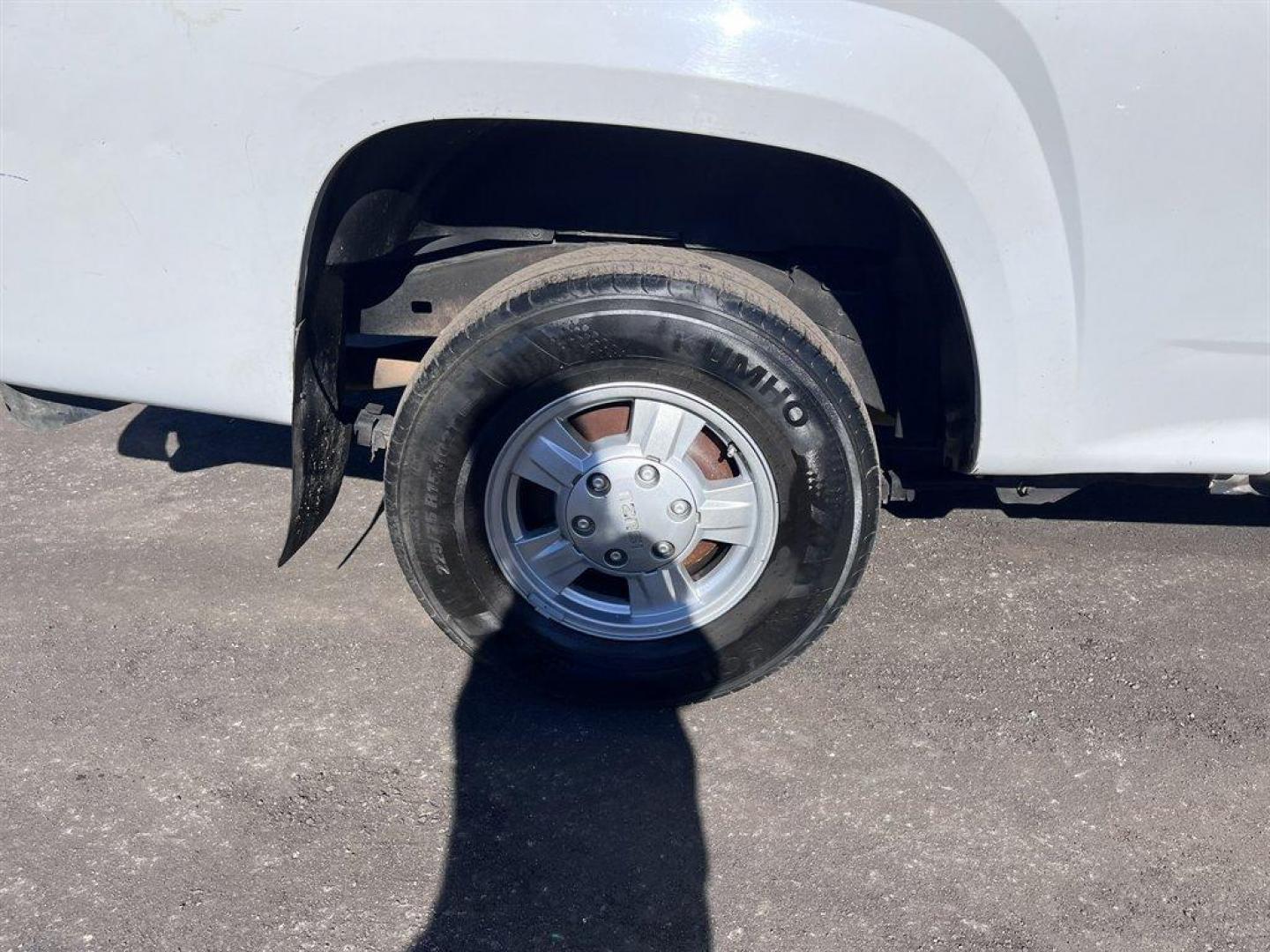 2008 White /Grey Isuzu I-290 (1GGCS199088) with an 2.9l I-4 SFI Dohc 2.9l engine, Automatic transmission, located at 745 East Steele Rd., West Columbia, SC, 29170, (803) 755-9148, 33.927212, -81.148483 - Photo#25