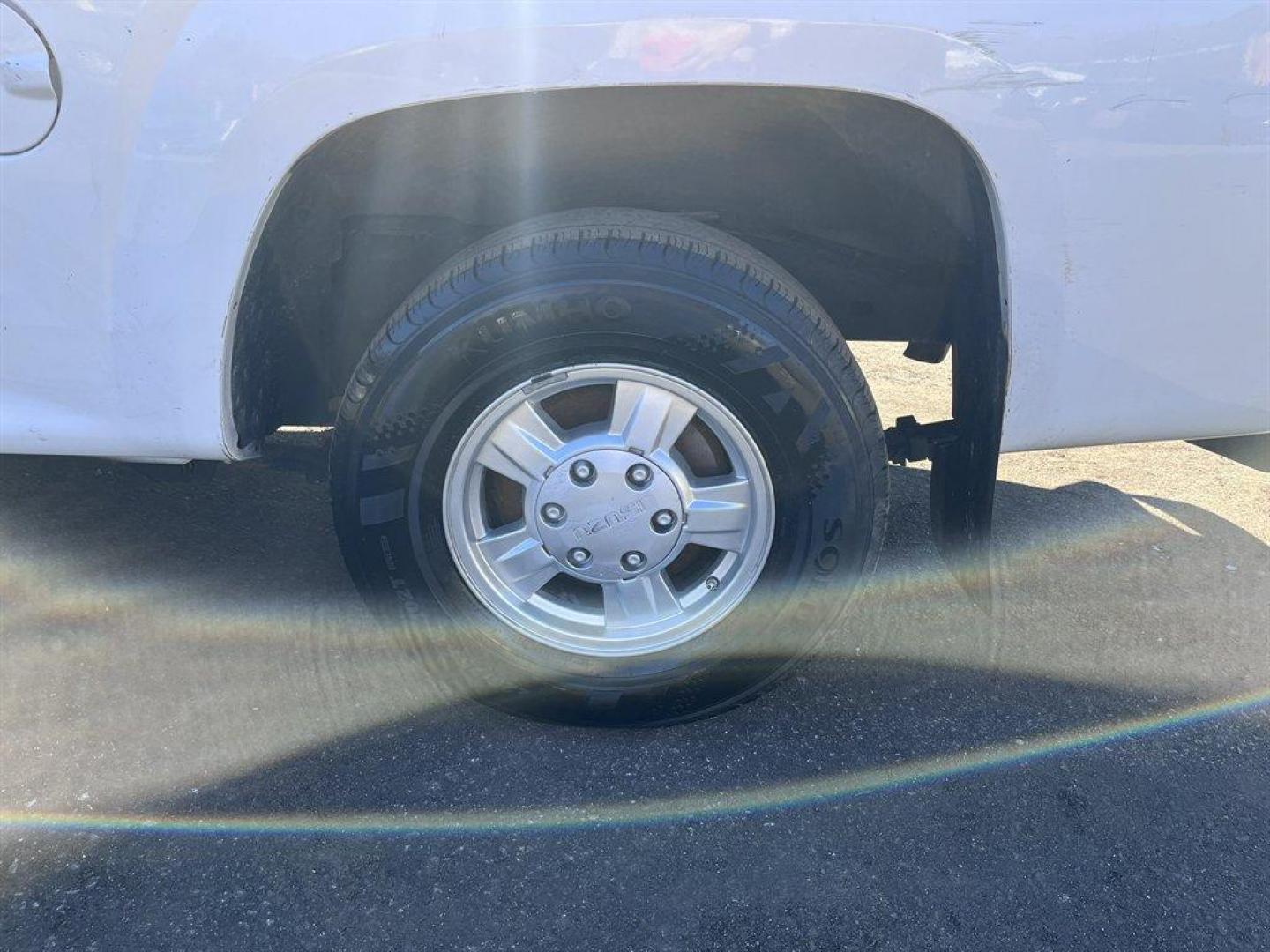 2008 White /Grey Isuzu I-290 (1GGCS199088) with an 2.9l I-4 SFI Dohc 2.9l engine, Automatic transmission, located at 745 East Steele Rd., West Columbia, SC, 29170, (803) 755-9148, 33.927212, -81.148483 - Photo#26