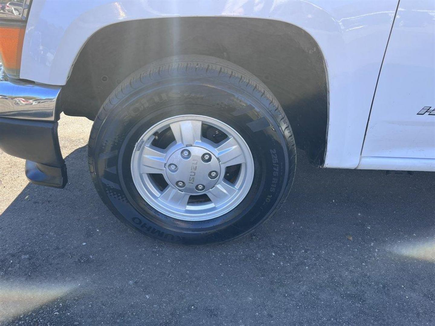 2008 White /Grey Isuzu I-290 (1GGCS199088) with an 2.9l I-4 SFI Dohc 2.9l engine, Automatic transmission, located at 745 East Steele Rd., West Columbia, SC, 29170, (803) 755-9148, 33.927212, -81.148483 - Photo#27