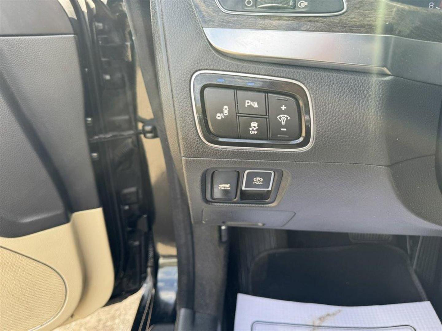 2014 Black /Taupe Hyundai Equus (KMHGH4JH5EU) with an 5.0l V8 DI Dohc Cvvt 5.0l engine, Automatic transmission, located at 745 East Steele Rd., West Columbia, SC, 29170, (803) 755-9148, 33.927212, -81.148483 - Photo#19