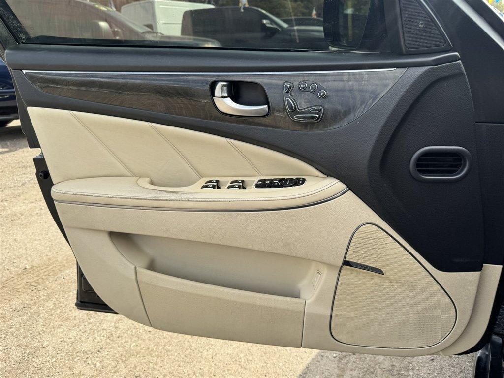 2014 Black /Taupe Hyundai Equus (KMHGH4JH5EU) with an 5.0l V8 DI Dohc Cvvt 5.0l engine, Automatic transmission, located at 745 East Steele Rd., West Columbia, SC, 29170, (803) 755-9148, 33.927212, -81.148483 - Photo#20