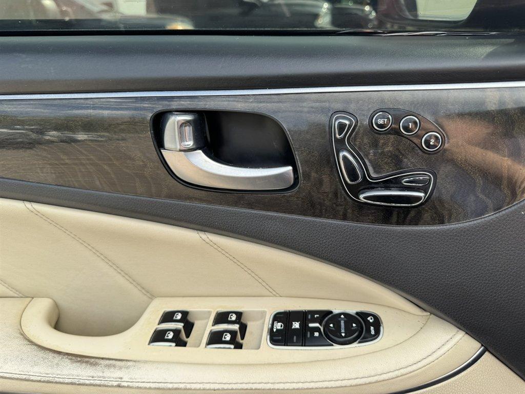 2014 Black /Taupe Hyundai Equus (KMHGH4JH5EU) with an 5.0l V8 DI Dohc Cvvt 5.0l engine, Automatic transmission, located at 745 East Steele Rd., West Columbia, SC, 29170, (803) 755-9148, 33.927212, -81.148483 - Photo#21