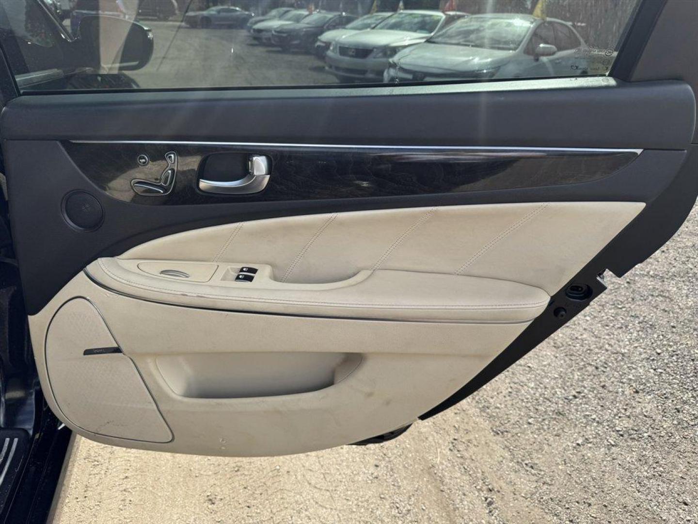 2014 Black /Taupe Hyundai Equus (KMHGH4JH5EU) with an 5.0l V8 DI Dohc Cvvt 5.0l engine, Automatic transmission, located at 745 East Steele Rd., West Columbia, SC, 29170, (803) 755-9148, 33.927212, -81.148483 - Photo#25